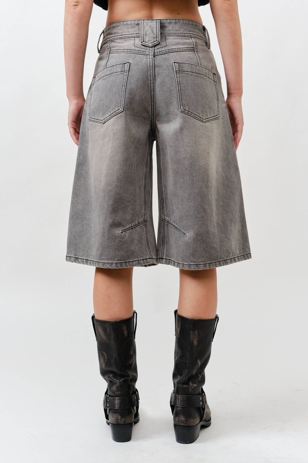 MAP3098 DENIM BERMUDA SHORTS WITH YOKE SEAM