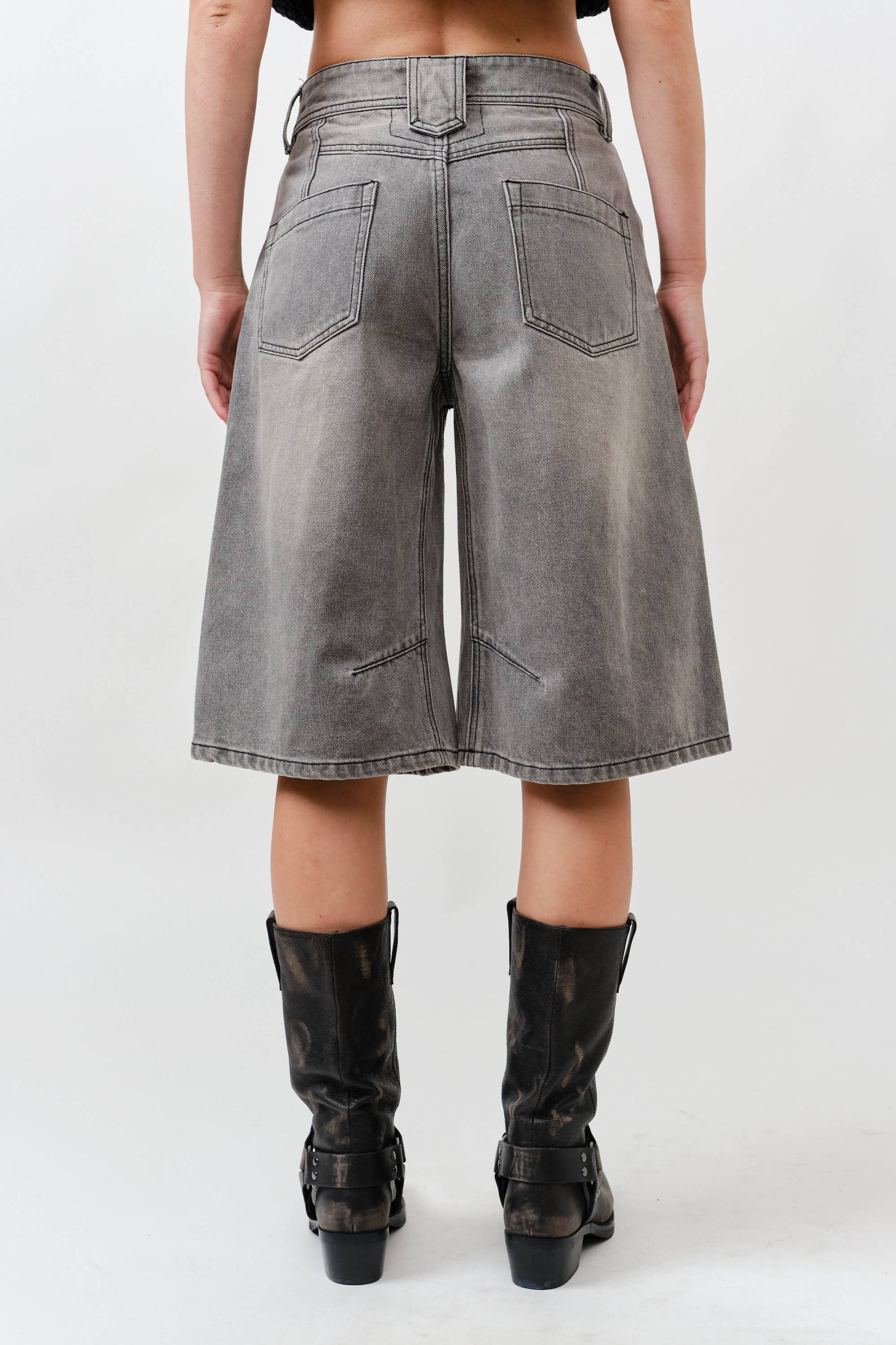 MAP3098 DENIM BERMUDA SHORTS WITH YOKE SEAM