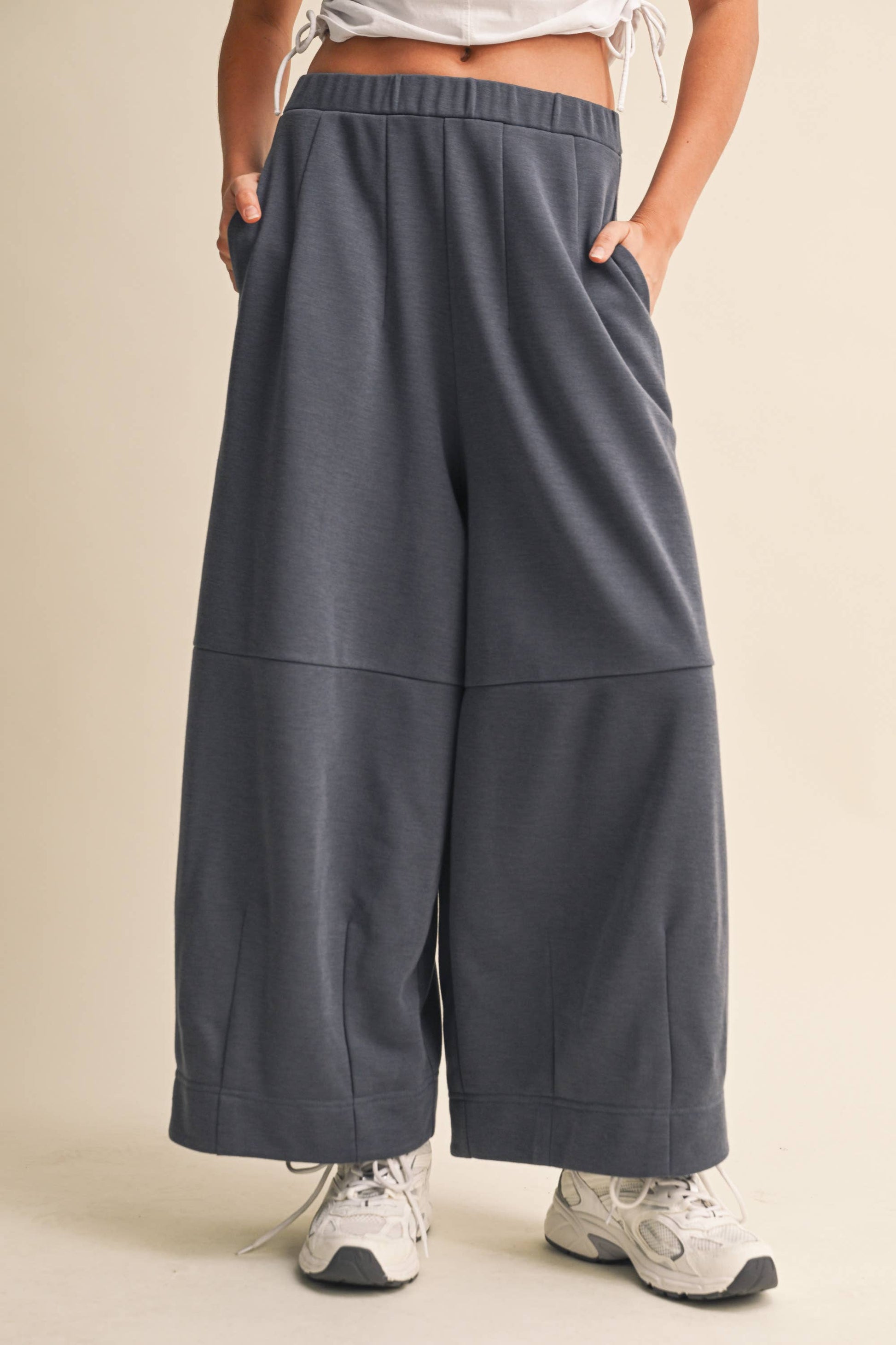 WIDE LEG RELAXED FIT SWEATPANTS WITH SIDE POCKETS