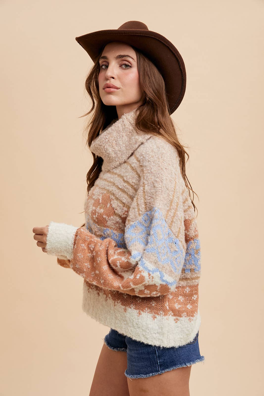 MULTI COLORED KNITTED TURTLENECK