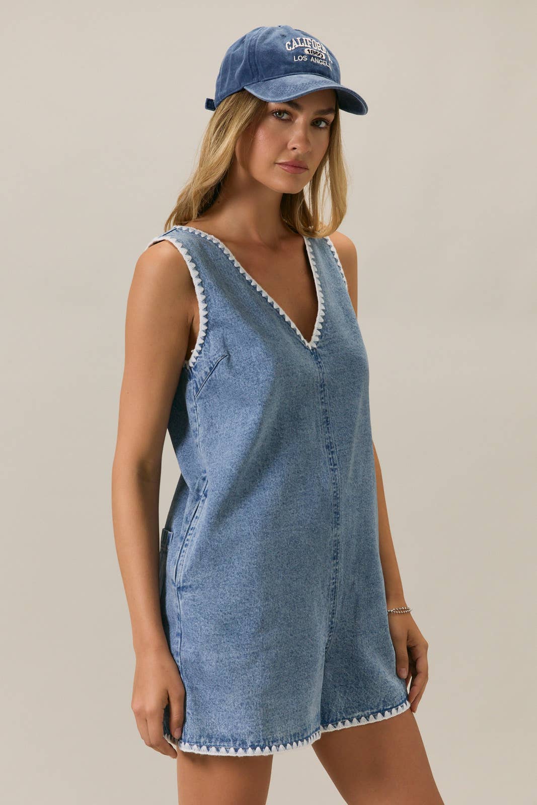 V-NECK SLEEVELESS STITCH DETAIL DENIM ROMPER