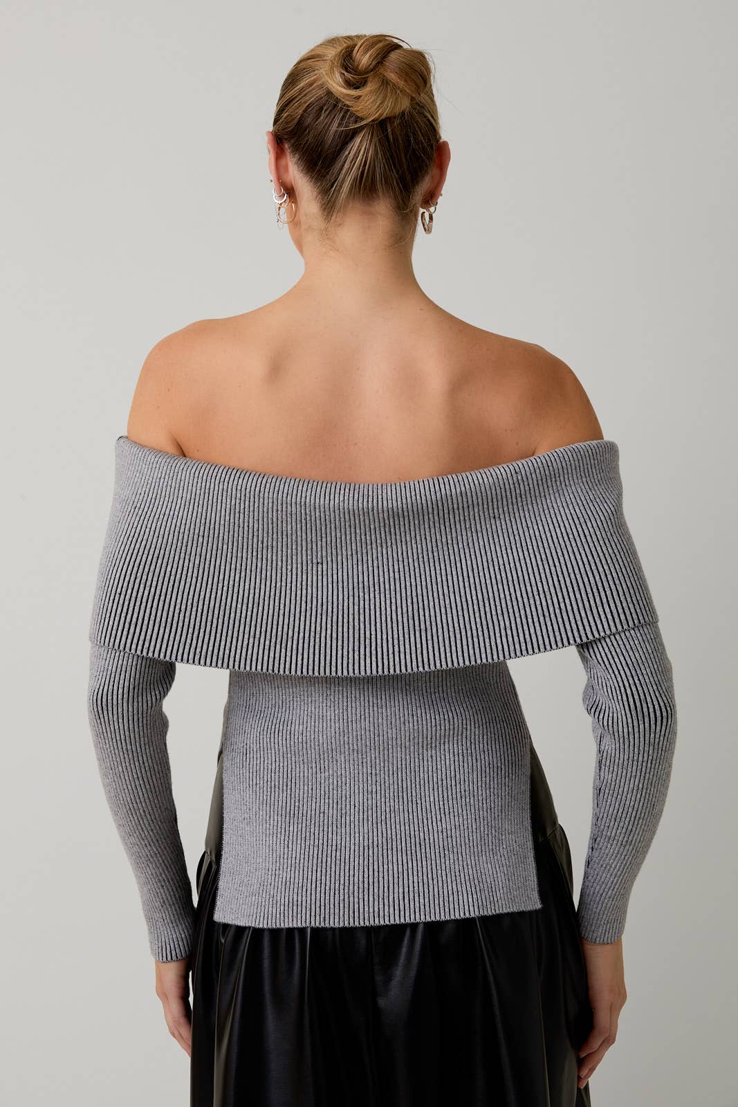 OFF SHOULDER LONG SLEEVE RIBBED TOP