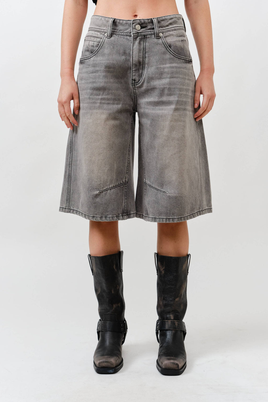 MAP3098 DENIM BERMUDA SHORTS WITH YOKE SEAM
