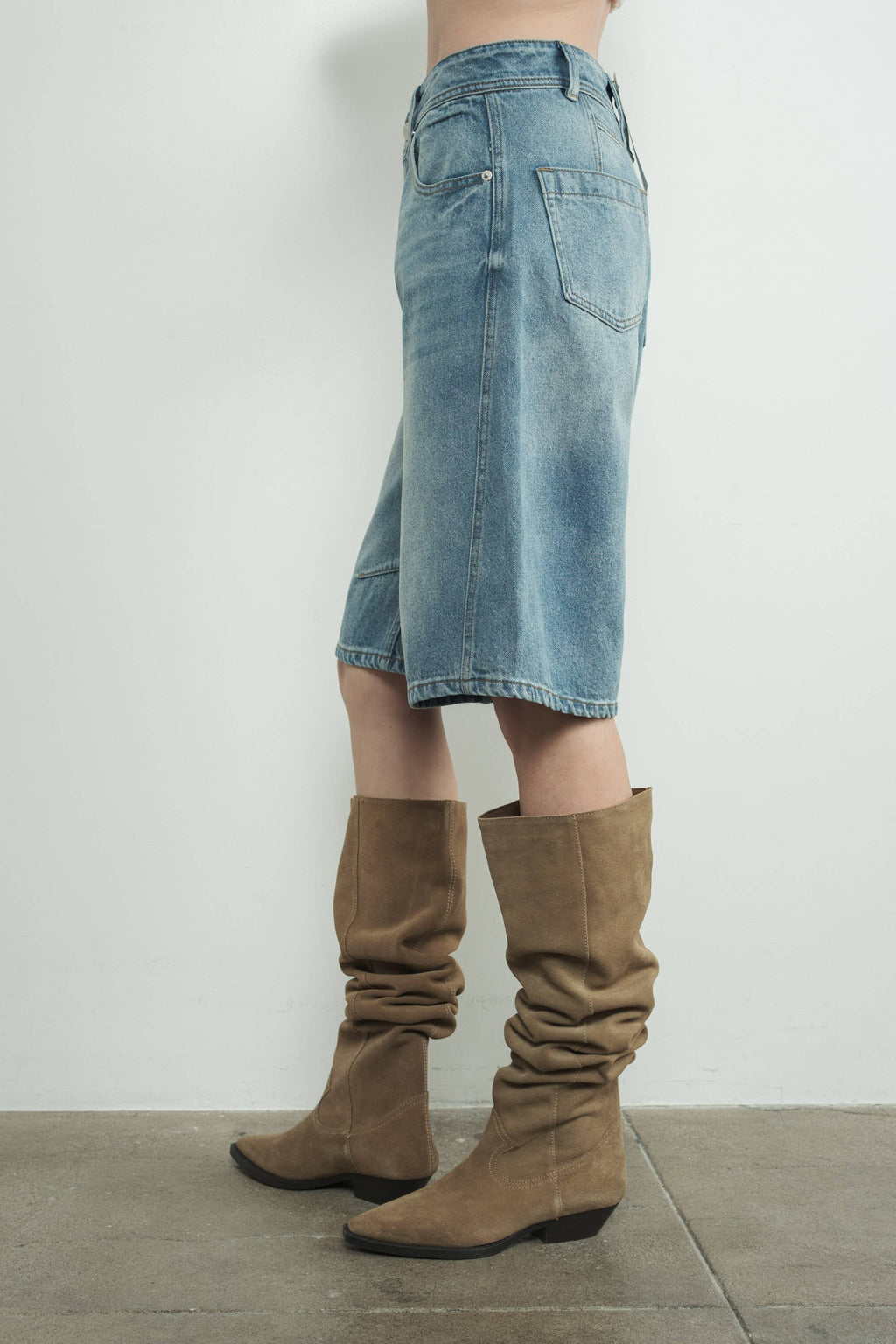 MAP3098 DENIM BERMUDA SHORTS WITH YOKE SEAM