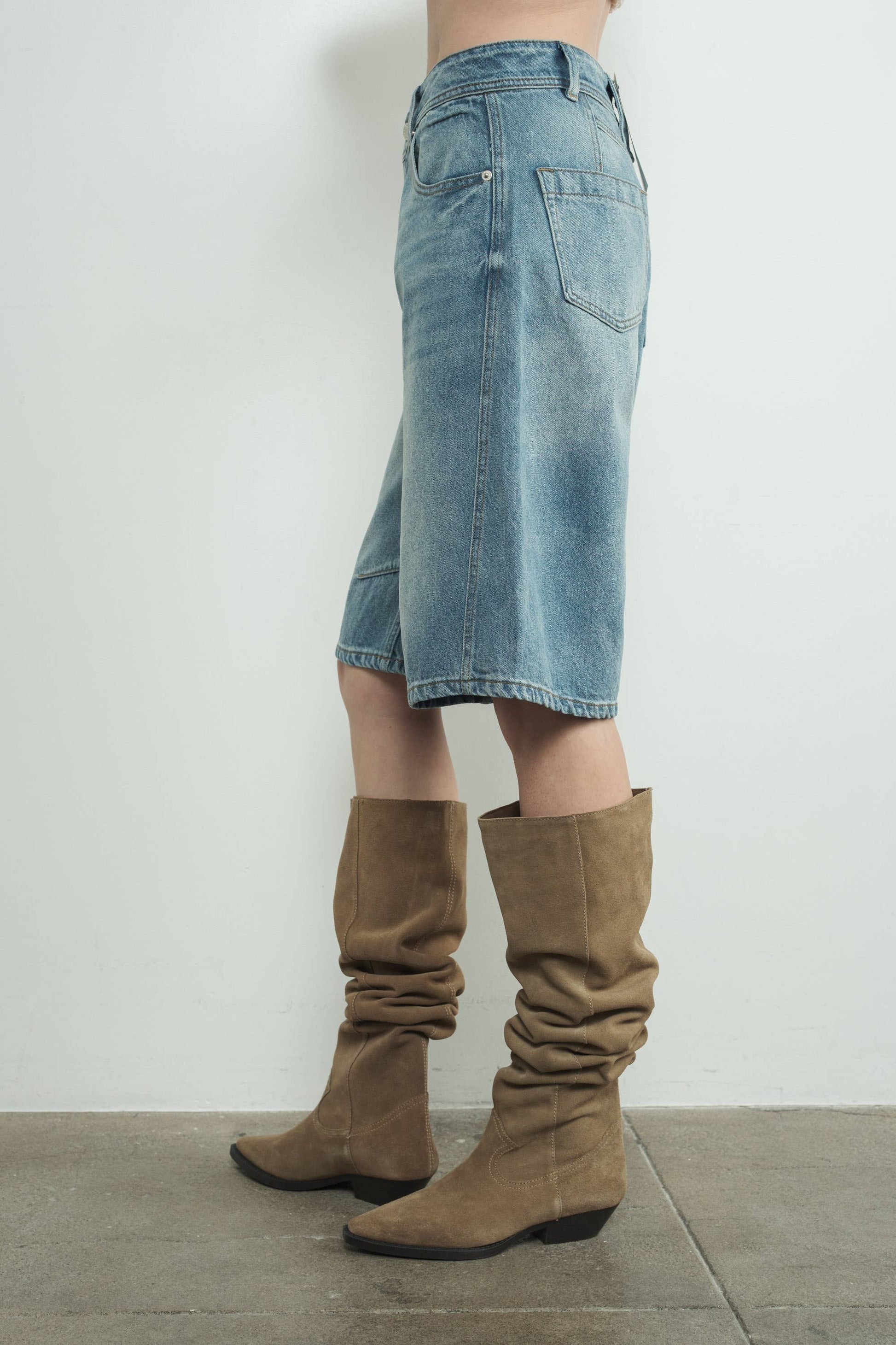 MAP3098 DENIM BERMUDA SHORTS WITH YOKE SEAM