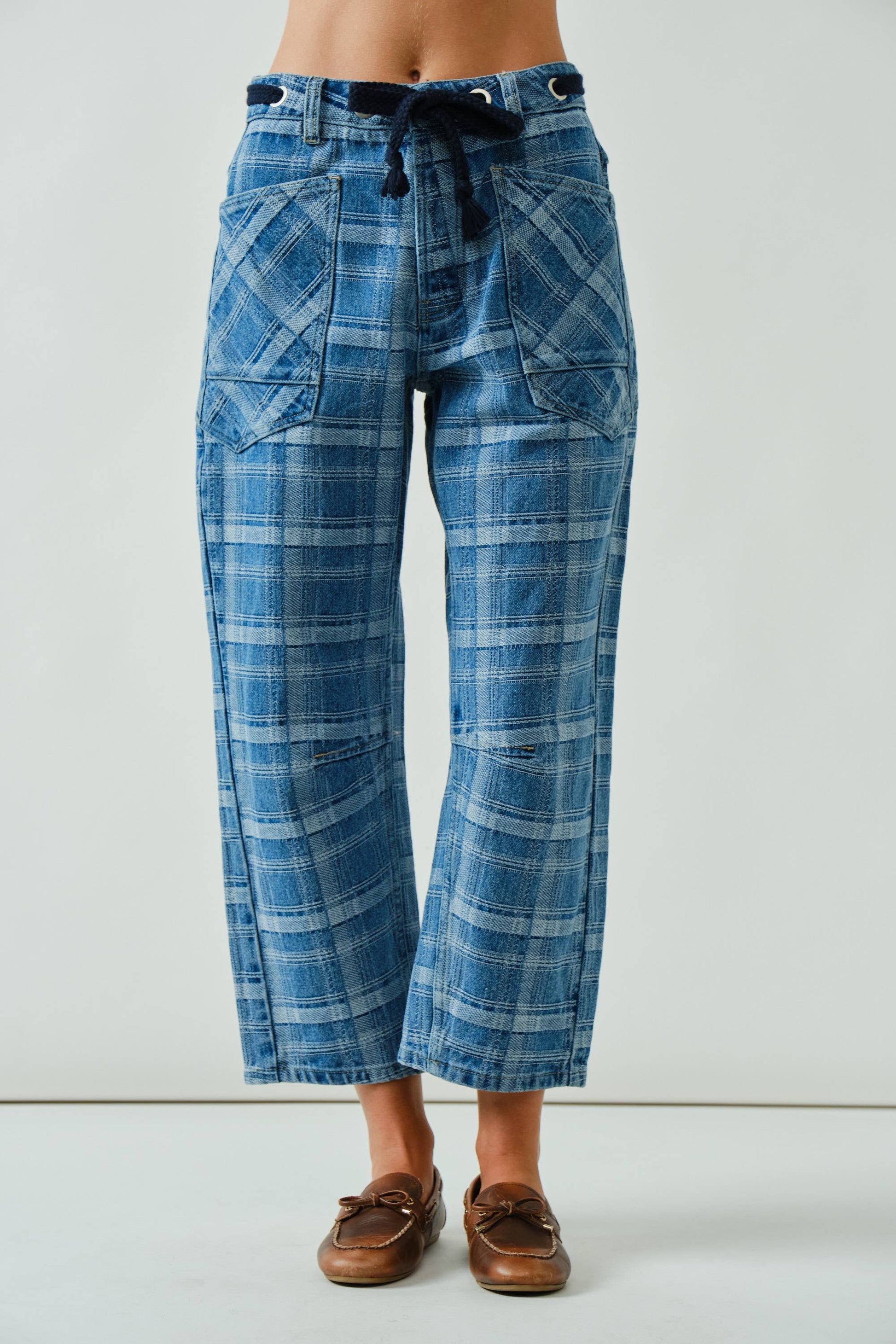PLAID SEMI BARREL JEANS WITH BELT