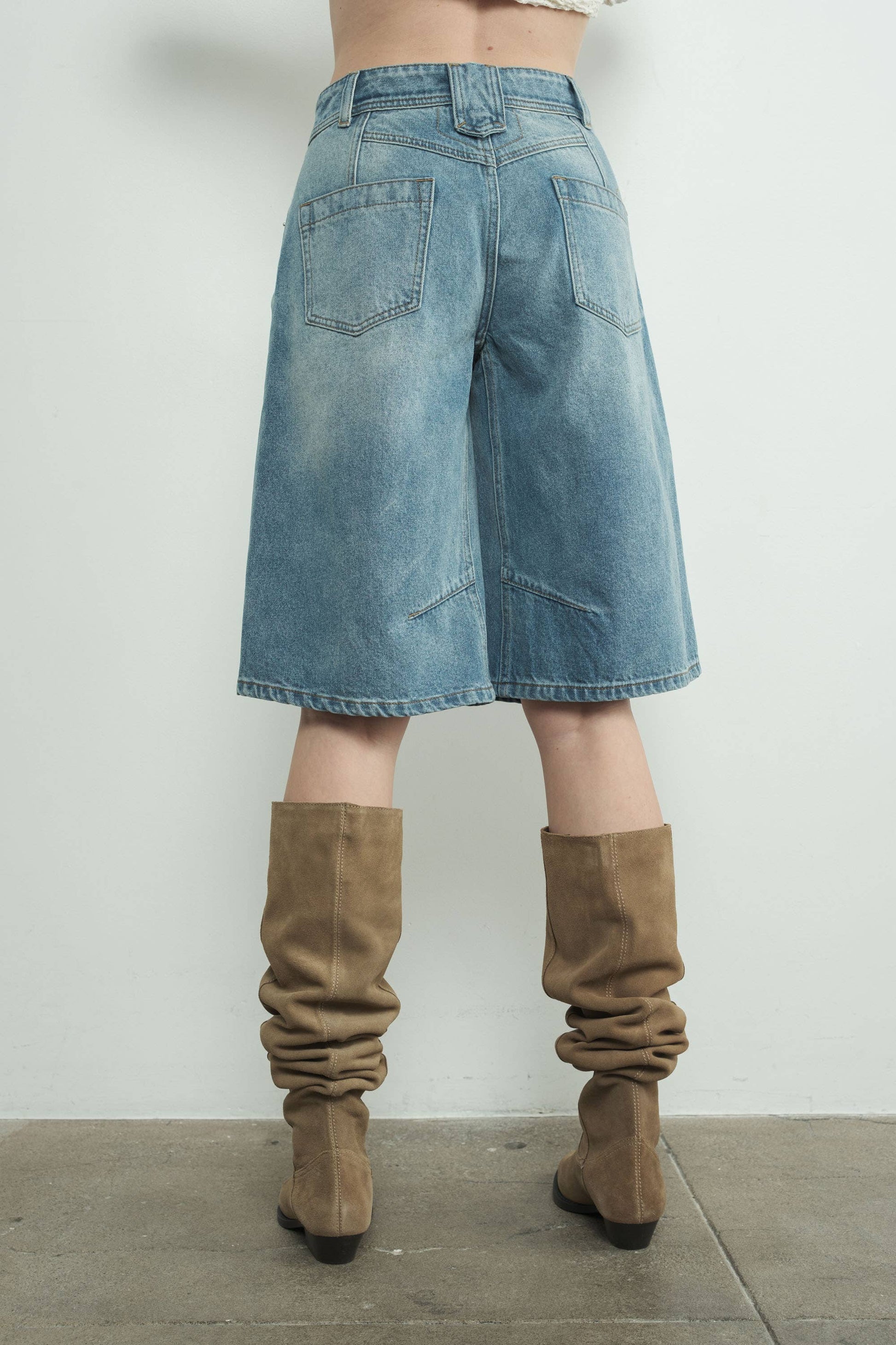 MAP3098 DENIM BERMUDA SHORTS WITH YOKE SEAM