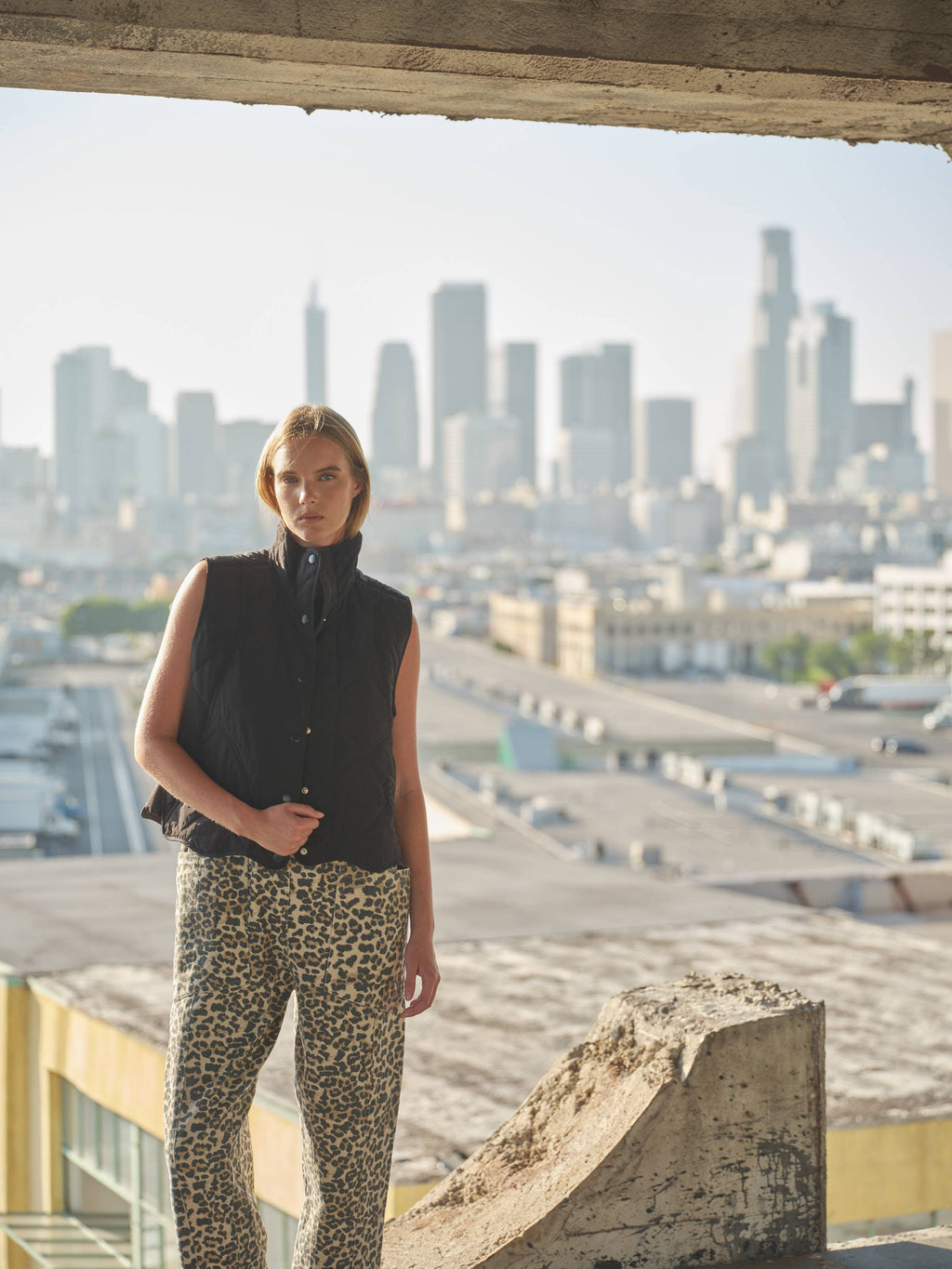 MAJ2990 WAVE HEM QUILTED VEST