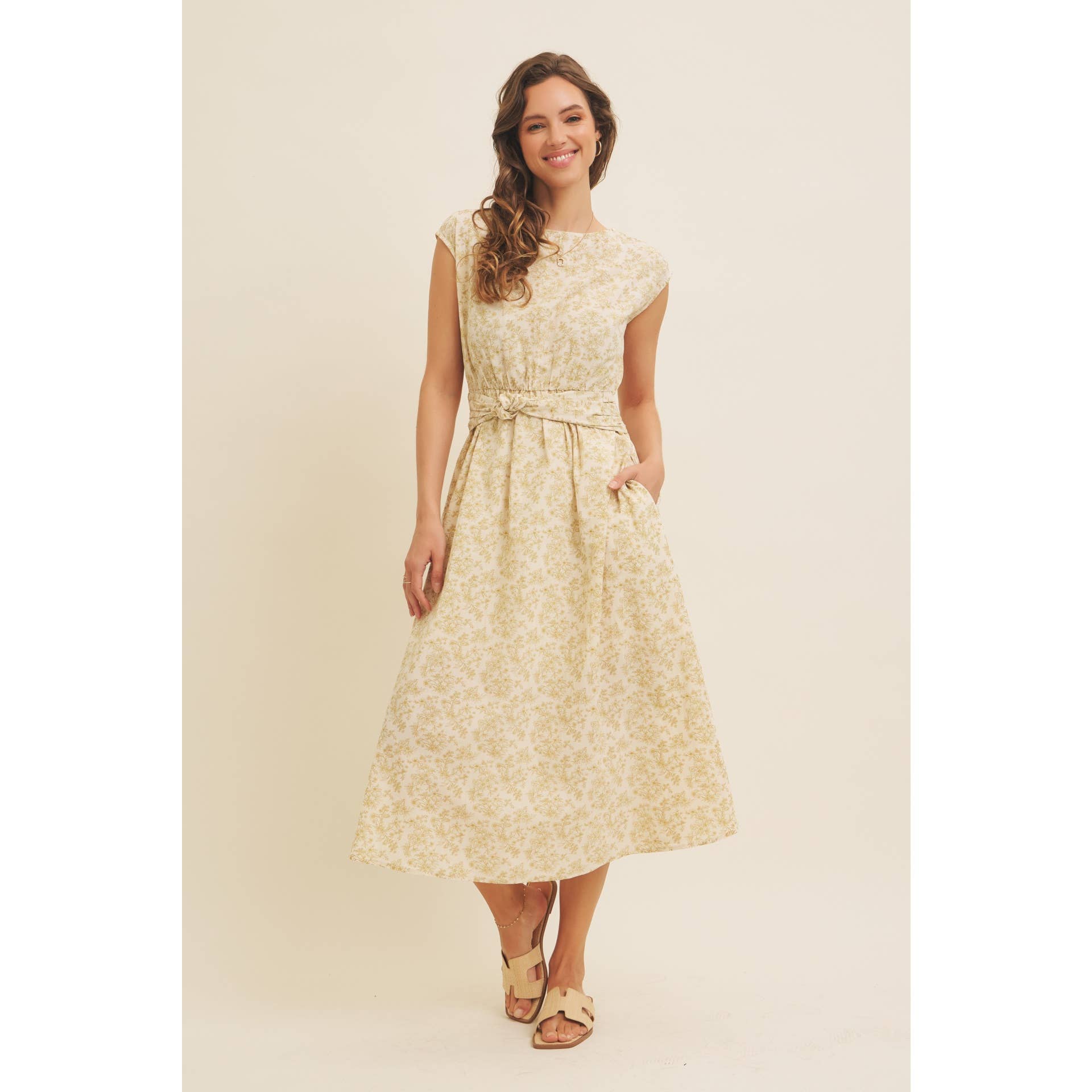 BOAT NECK PLEATED SLEEVELESS FLORAL MIDI DRESS