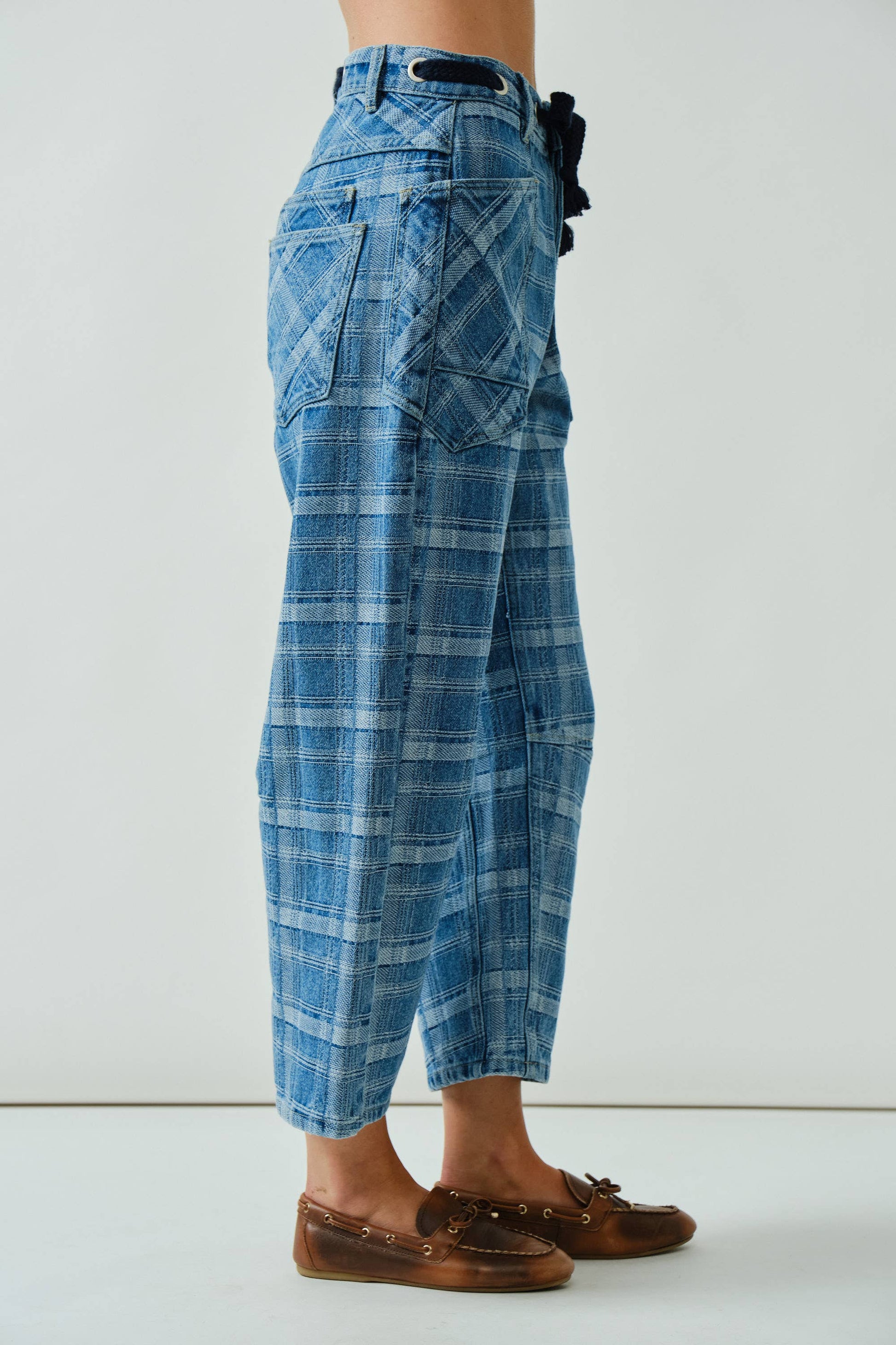 PLAID SEMI BARREL JEANS WITH BELT