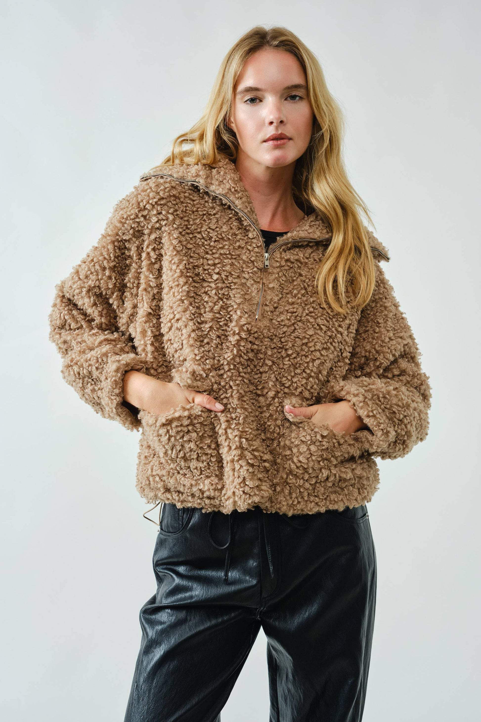 HOLIDAY OVERSIZED TEDDY HALF ZIP UP WITH POCKET