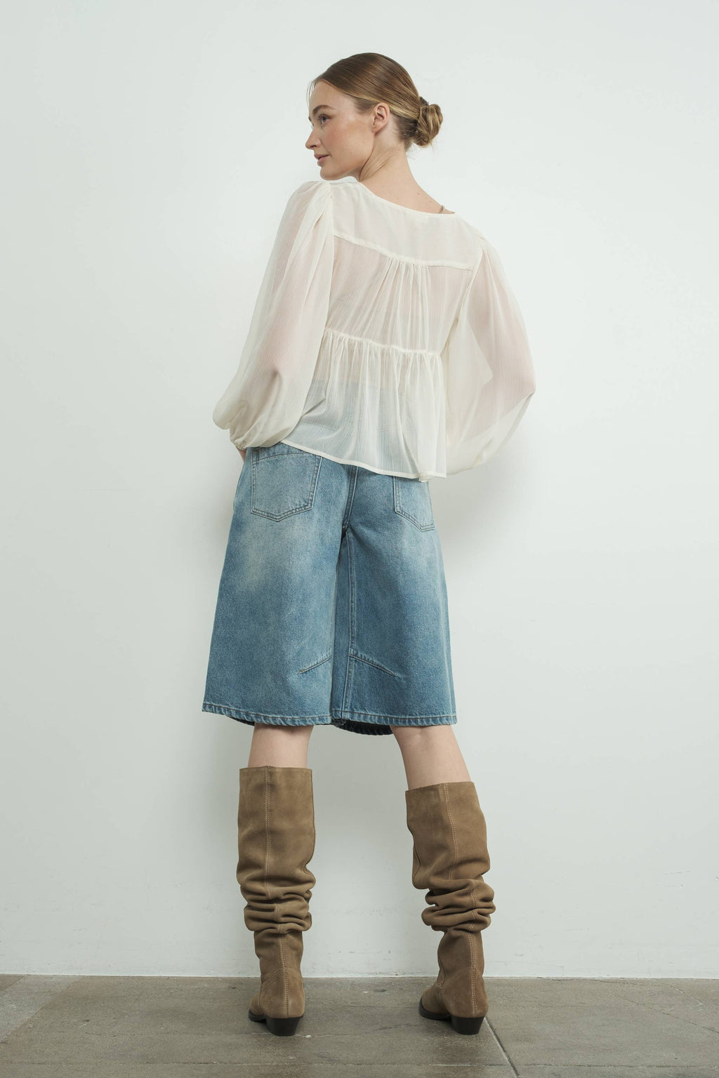 MAP3098 DENIM BERMUDA SHORTS WITH YOKE SEAM