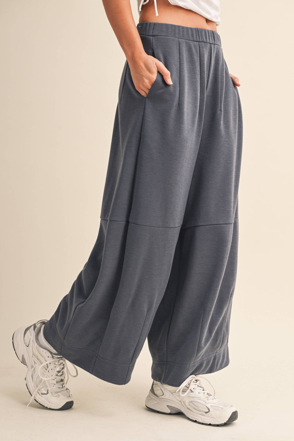 WIDE LEG RELAXED FIT SWEATPANTS WITH SIDE POCKETS