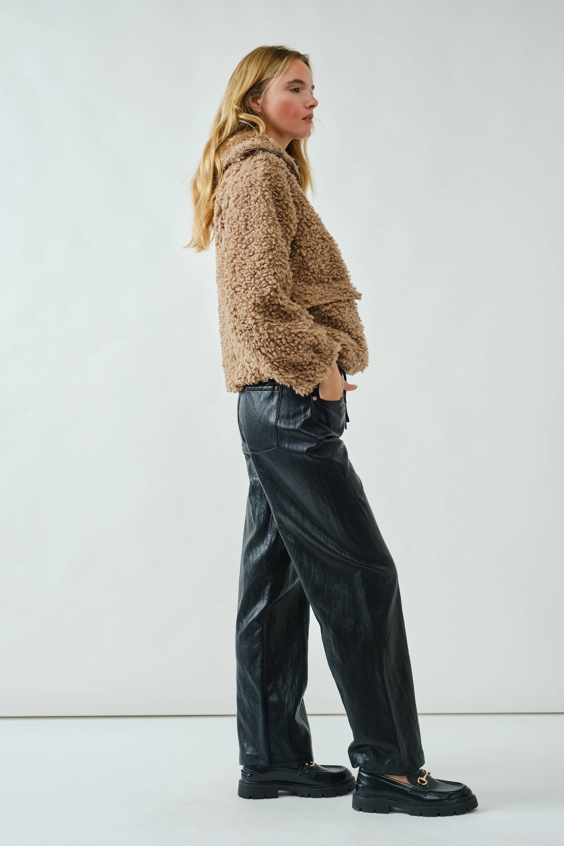 HOLIDAY OVERSIZED TEDDY HALF ZIP UP WITH POCKET