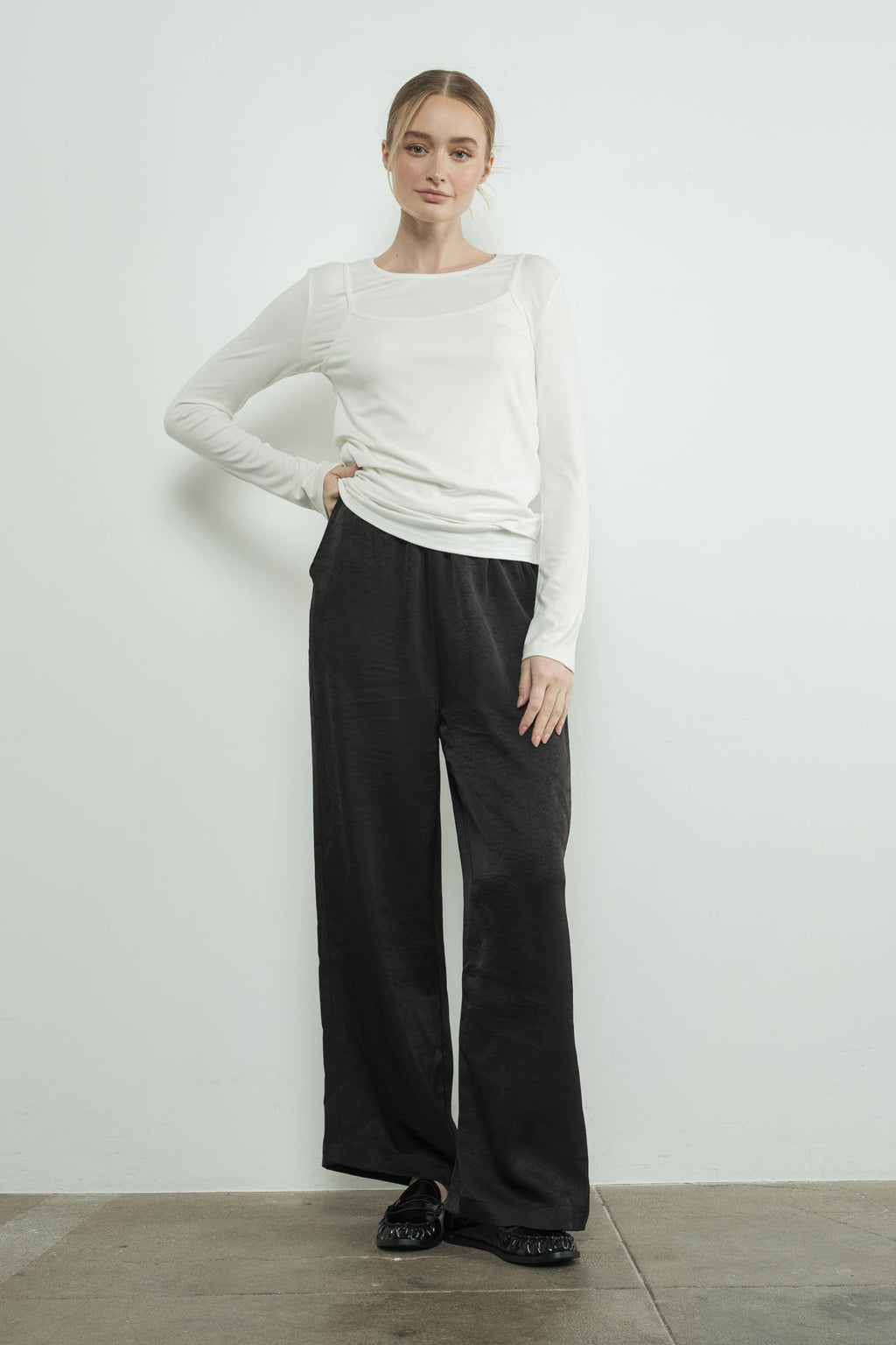 CRINKLE SATIN RELAXED PANTS