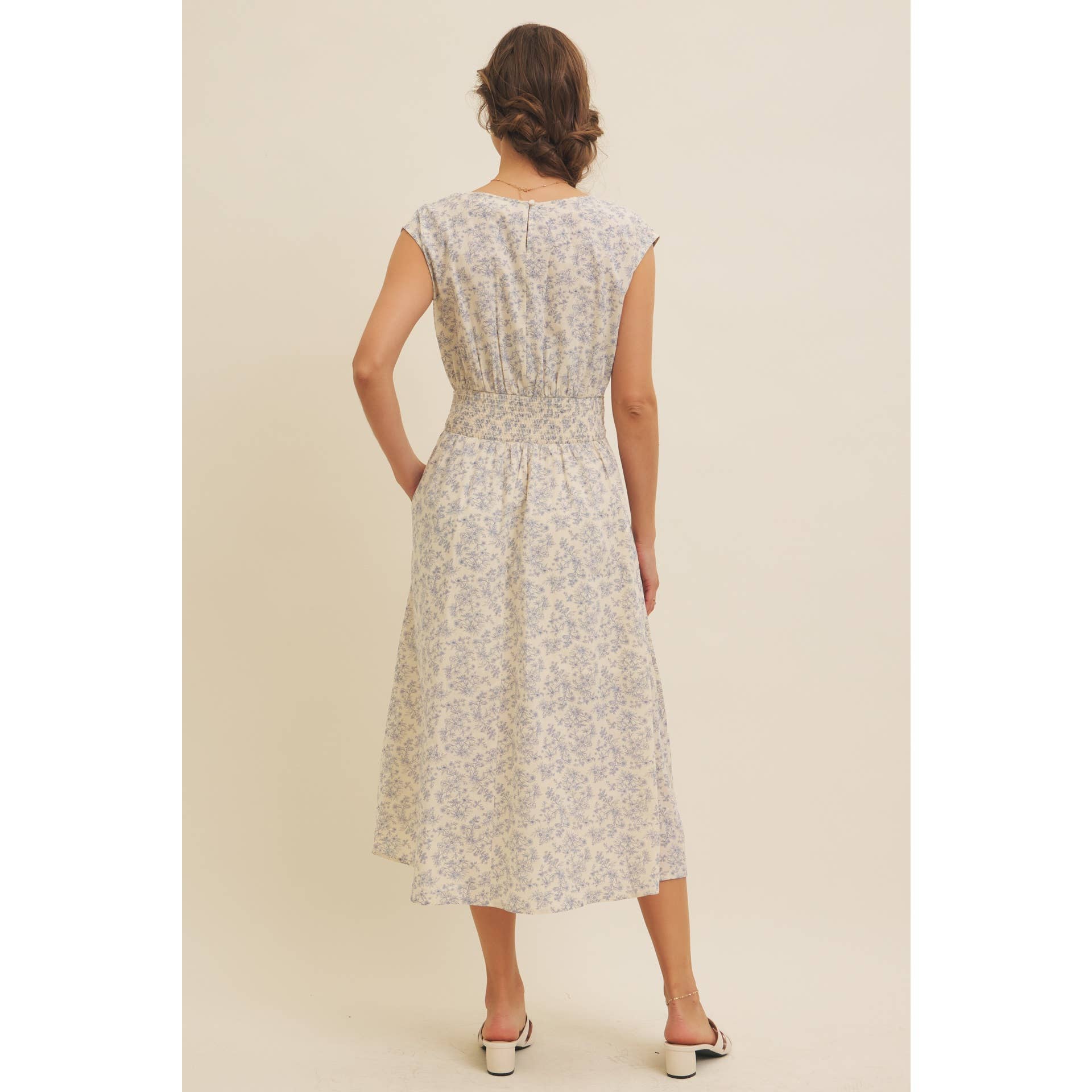 BOAT NECK PLEATED SLEEVELESS FLORAL MIDI DRESS