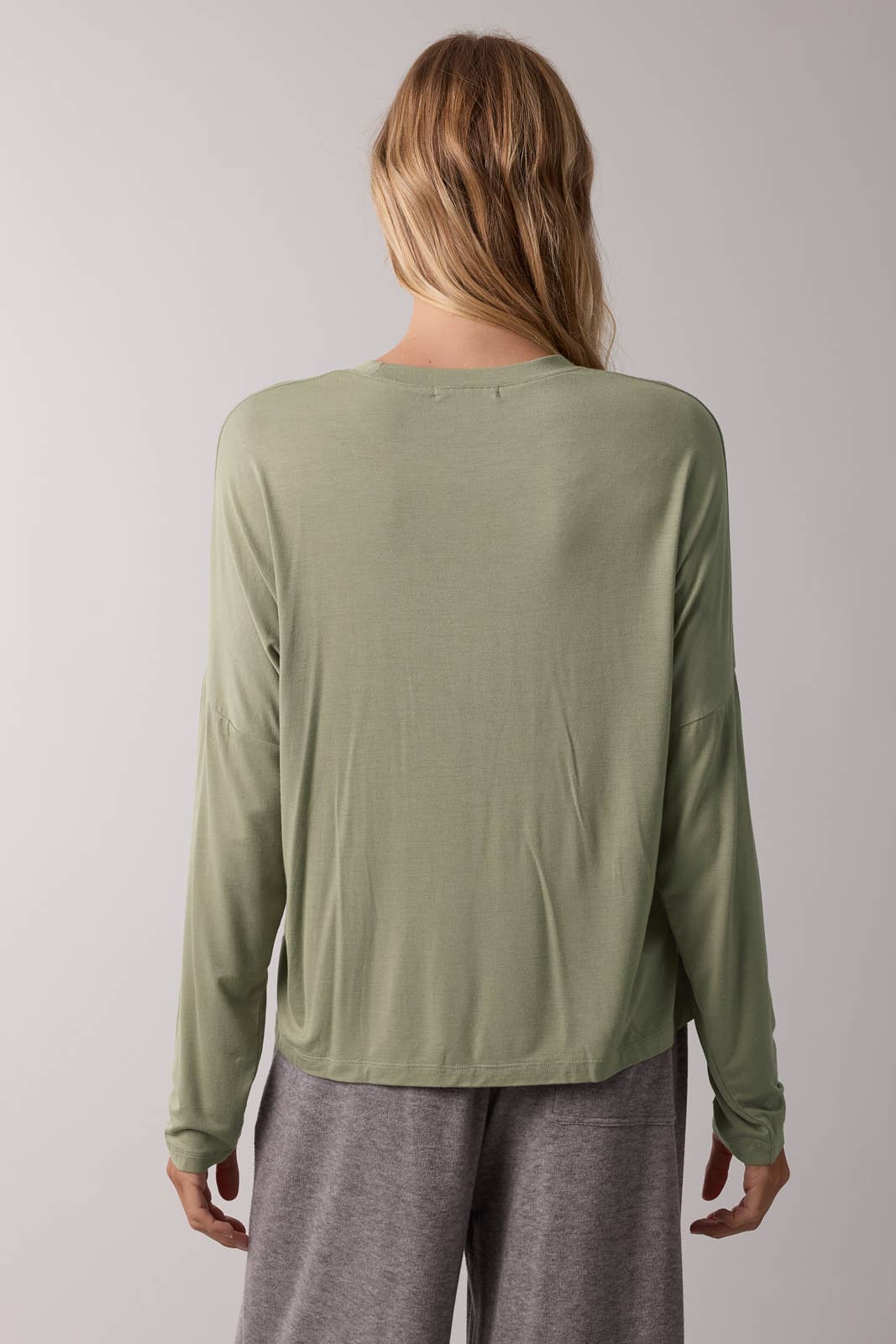 BASIC LIGHTWEIGHT KNIT TOP / WL25-11072