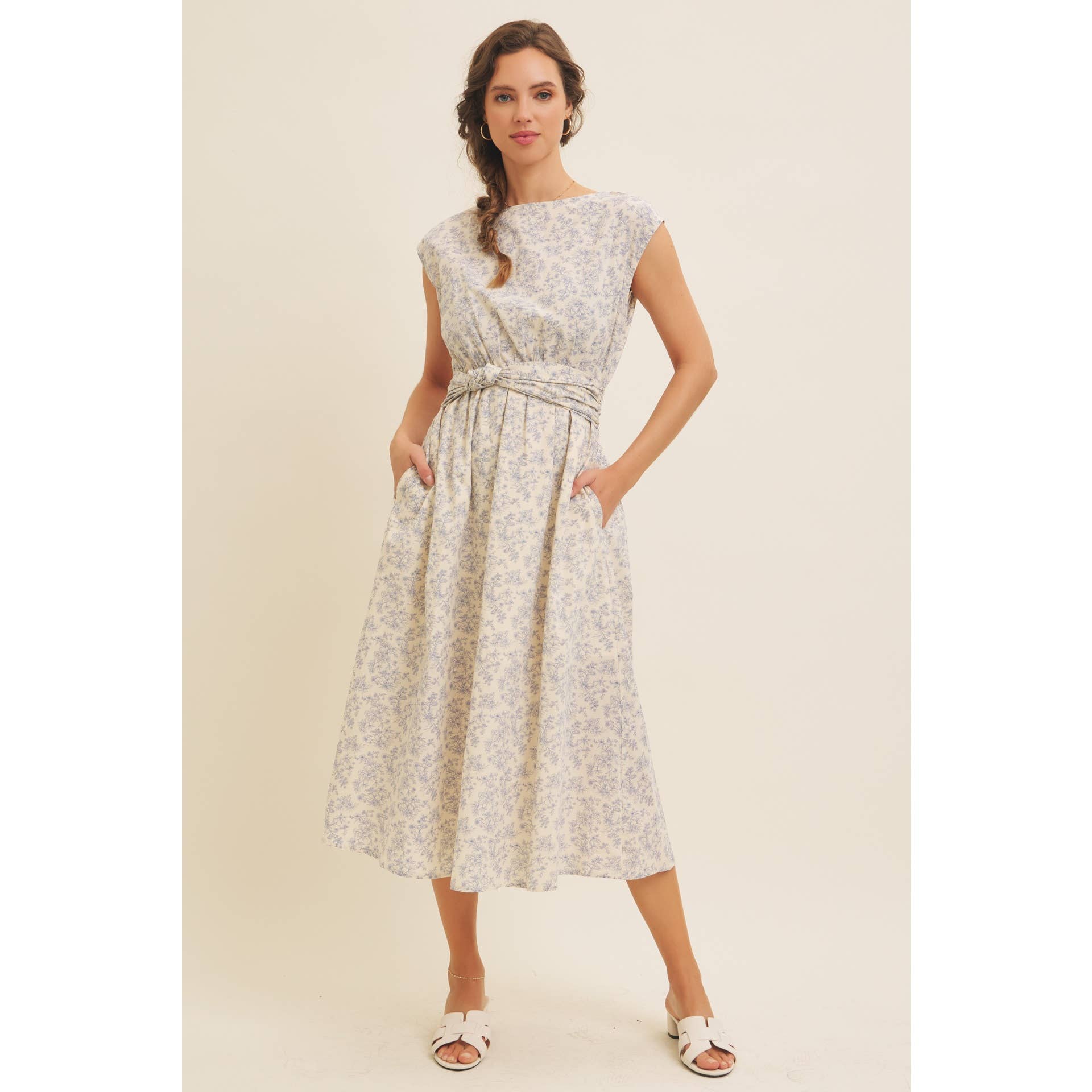 BOAT NECK PLEATED SLEEVELESS FLORAL MIDI DRESS