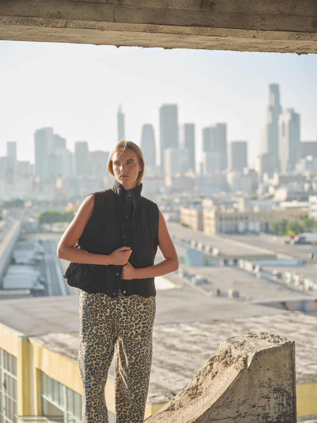 MAJ2990 WAVE HEM QUILTED VEST