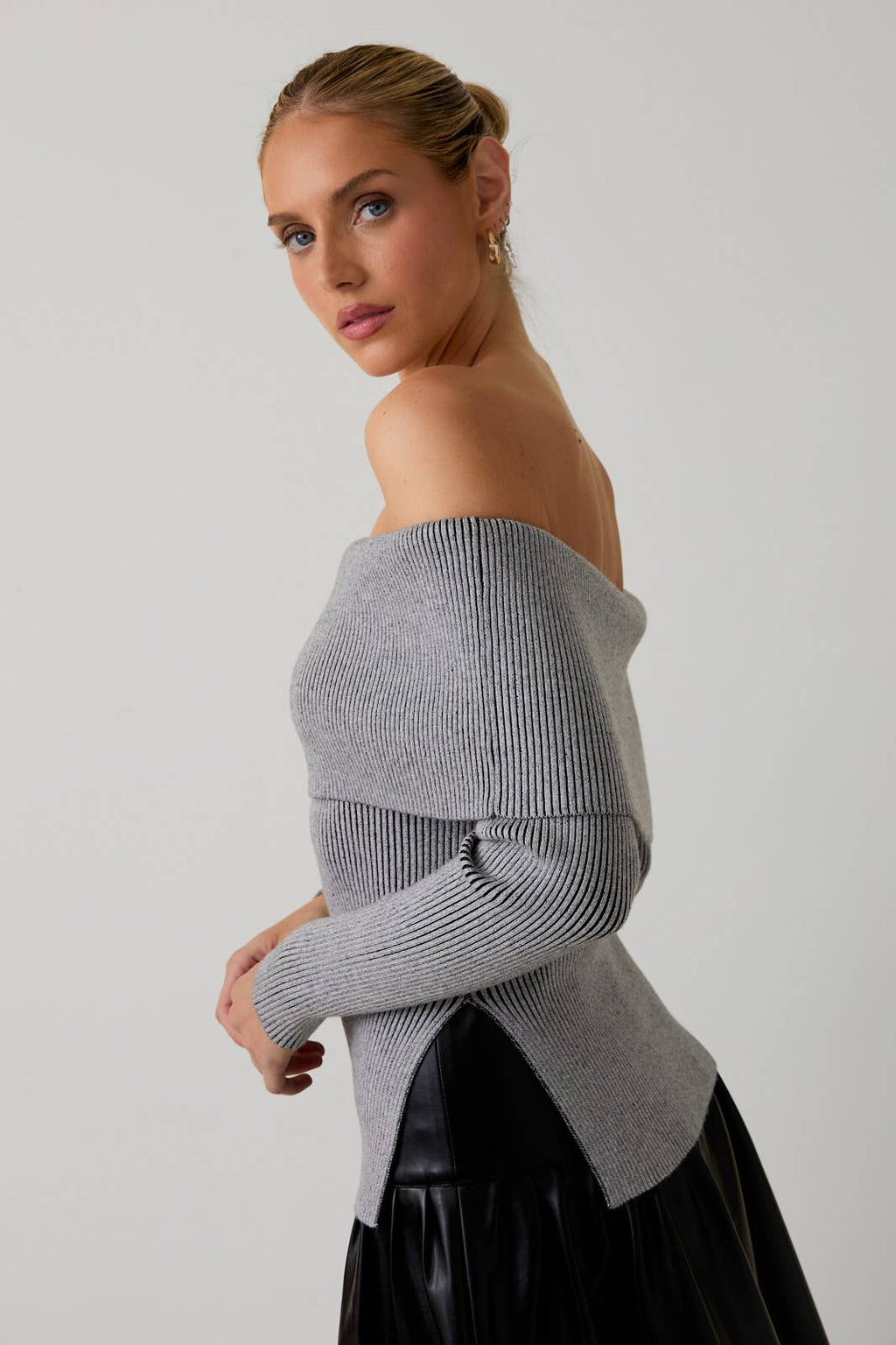 OFF SHOULDER LONG SLEEVE RIBBED TOP