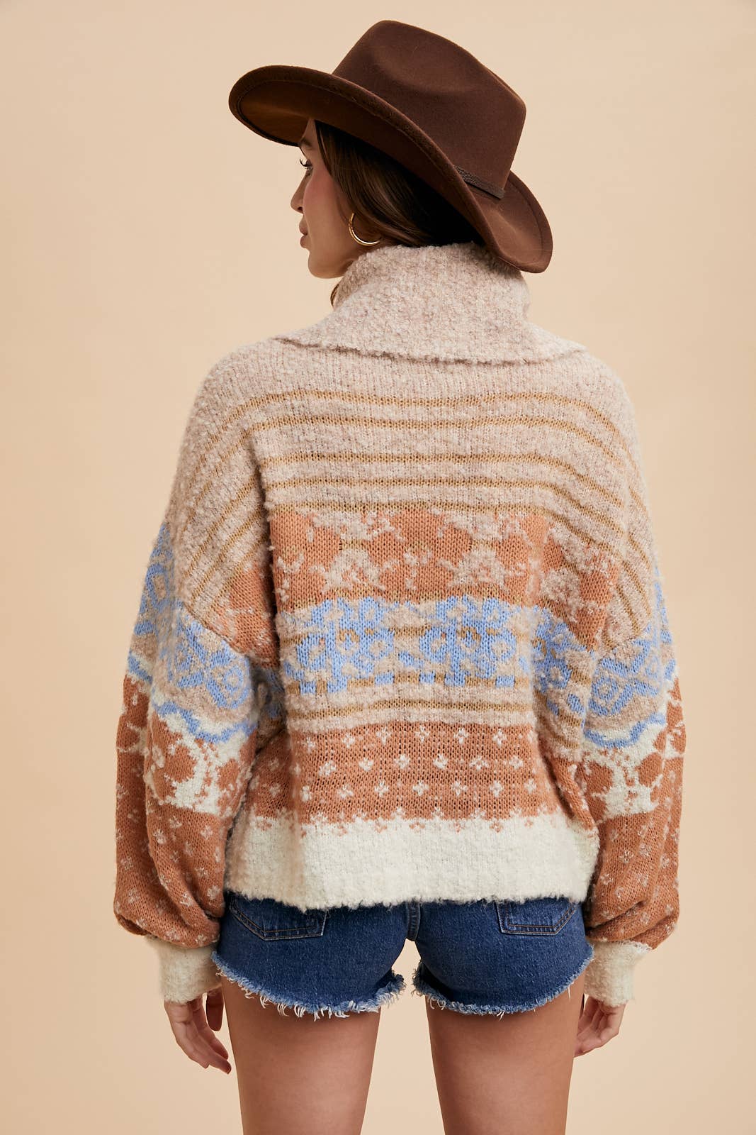 MULTI COLORED KNITTED TURTLENECK