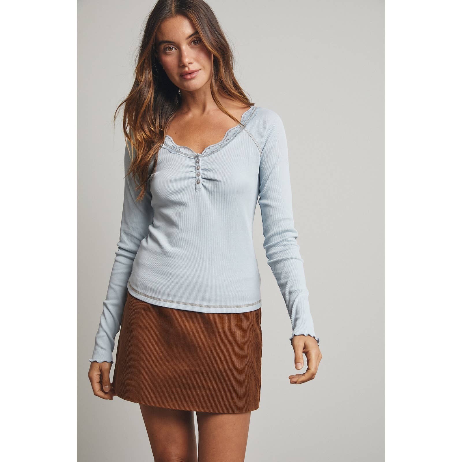 RIBBED KNIT TOP WITH SCALLOP LACE TRIM / WL25-11237