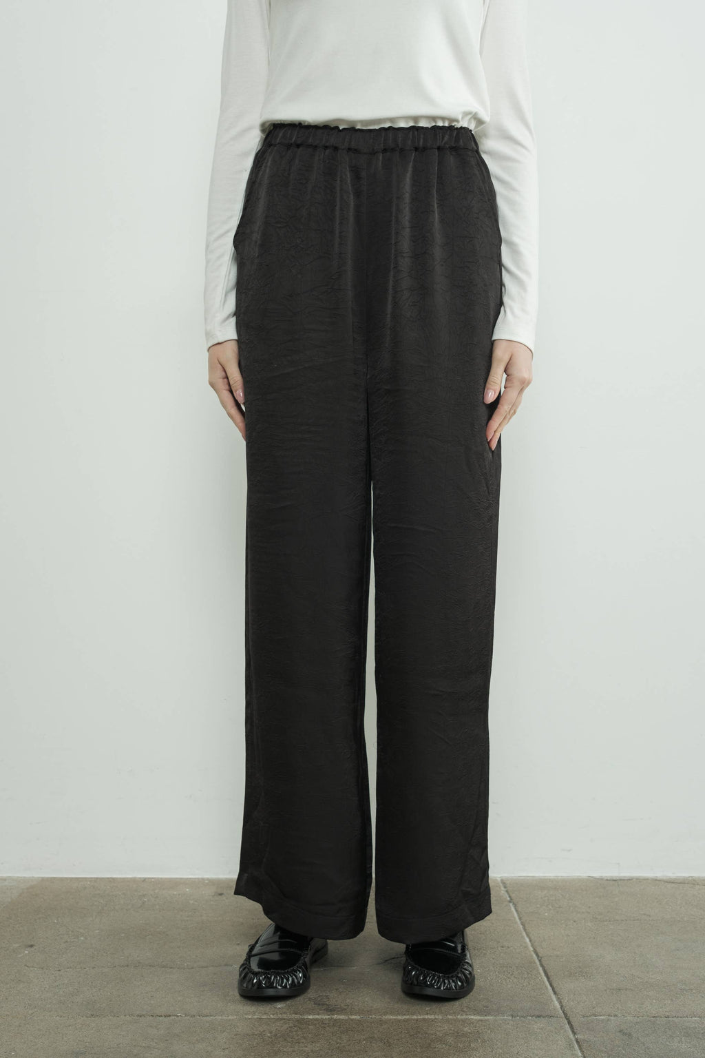 CRINKLE SATIN RELAXED PANTS
