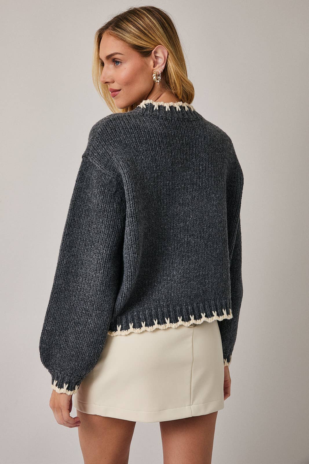 ROUND NECK LONG SLEEVE STITCH DETAIL SWEATER