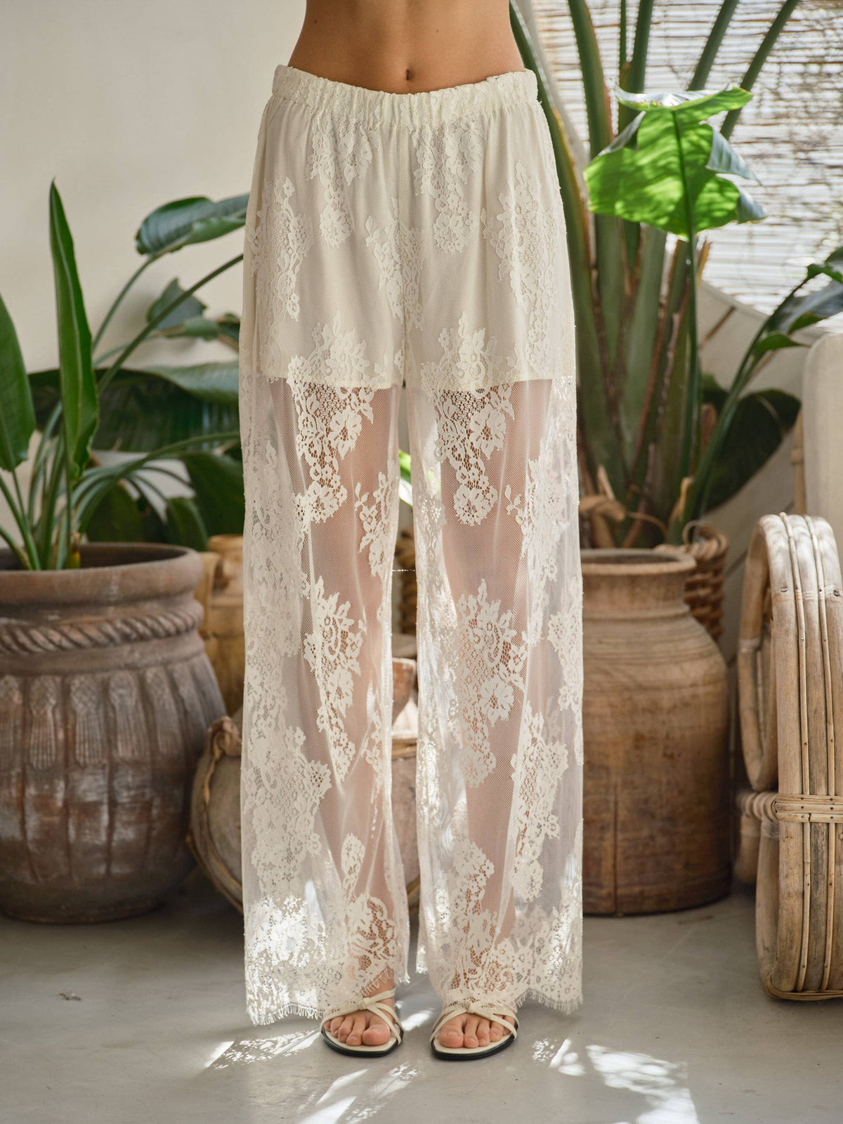 LACE PANTS WITH SHORTS LINING
