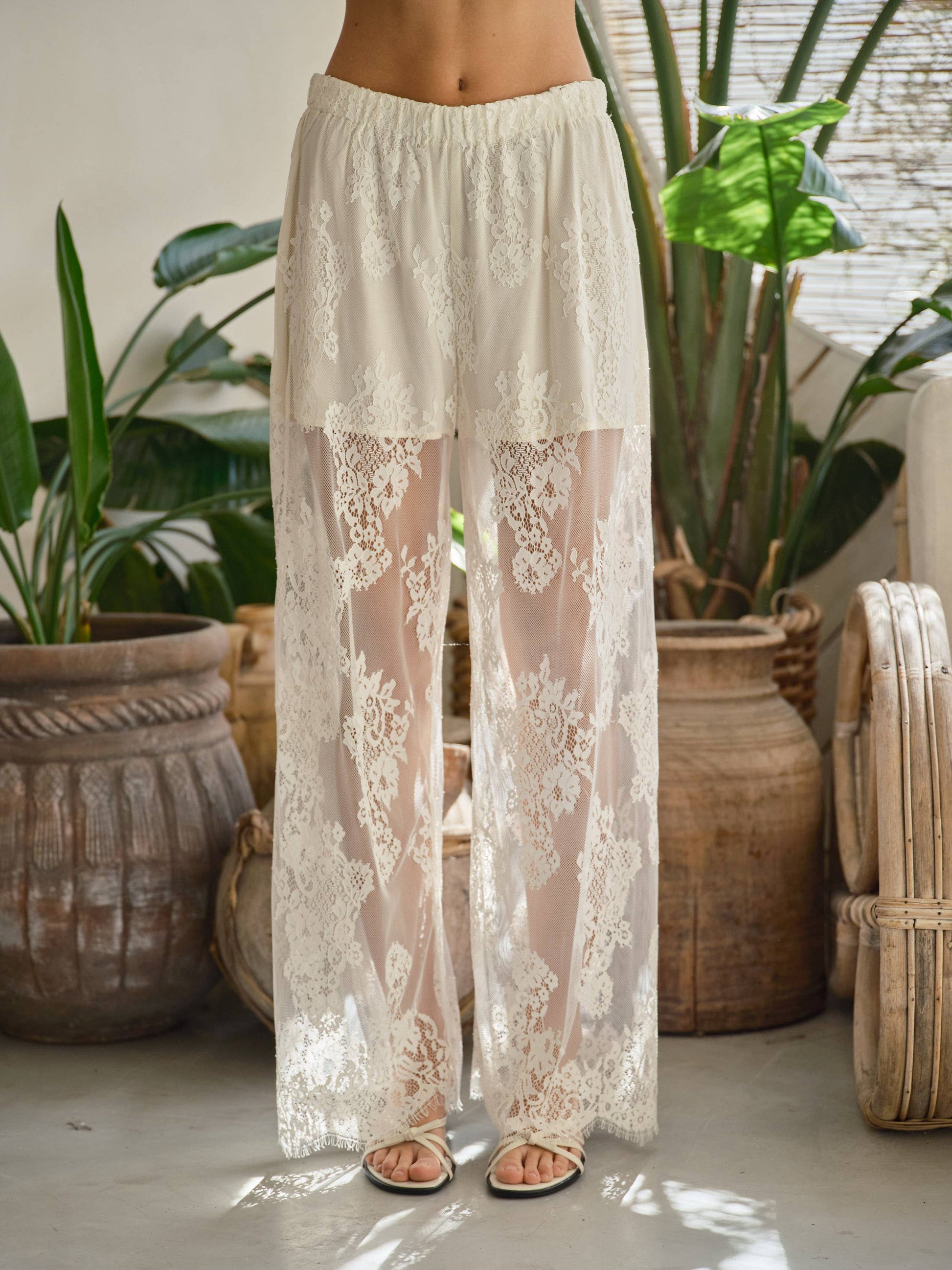 LACE PANTS WITH SHORTS LINING