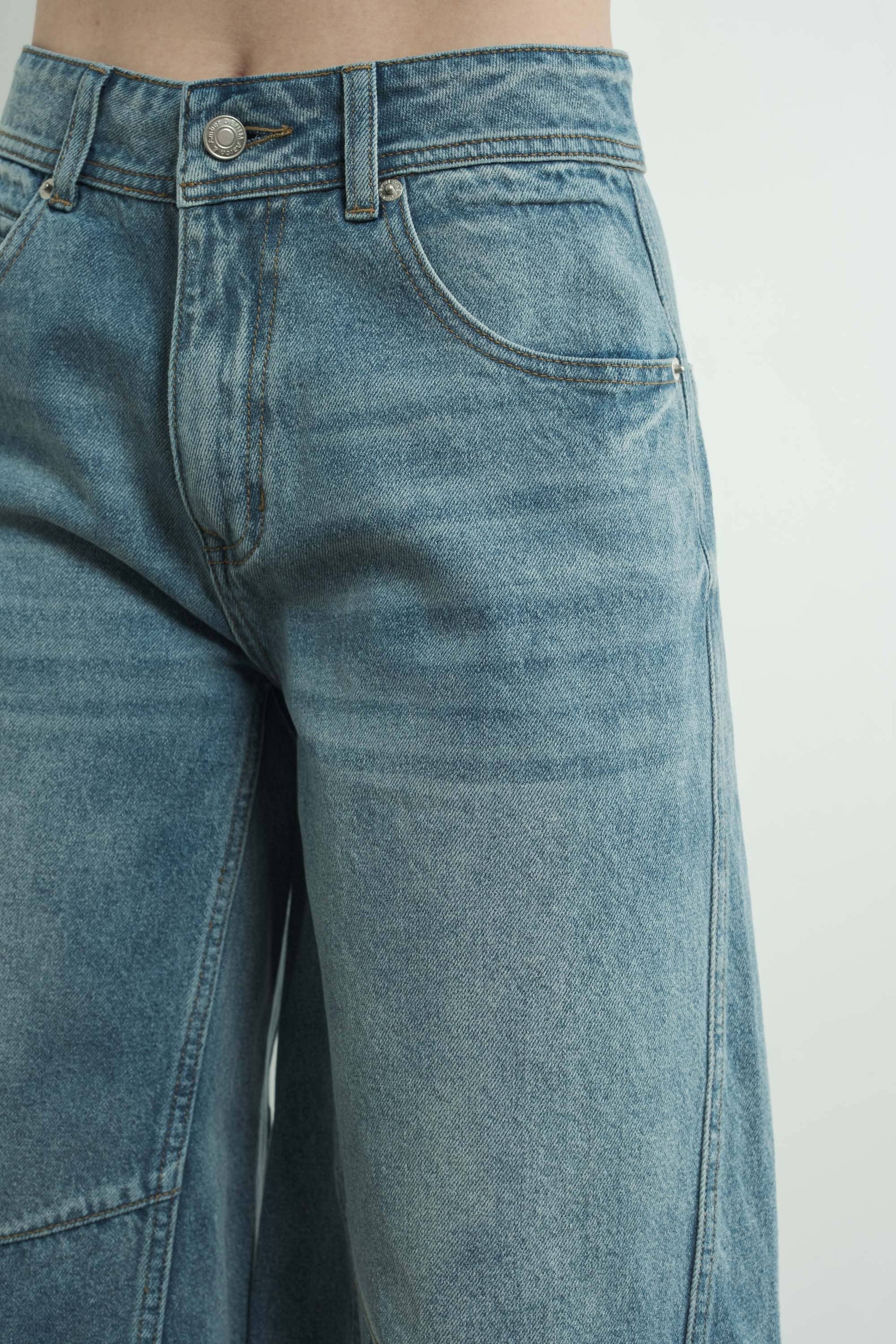 MAP3098 DENIM BERMUDA SHORTS WITH YOKE SEAM