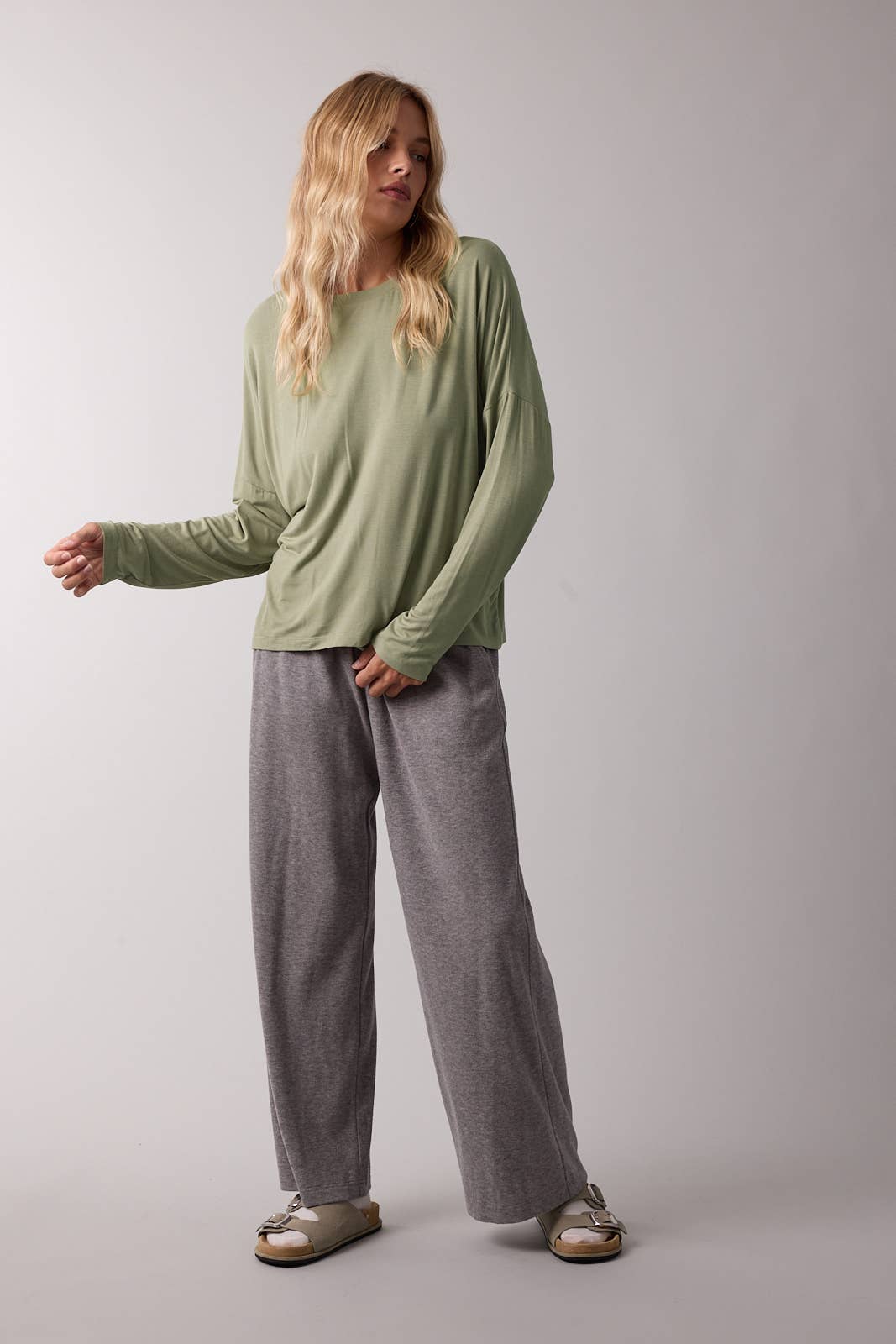 BASIC LIGHTWEIGHT KNIT TOP / WL25-11072