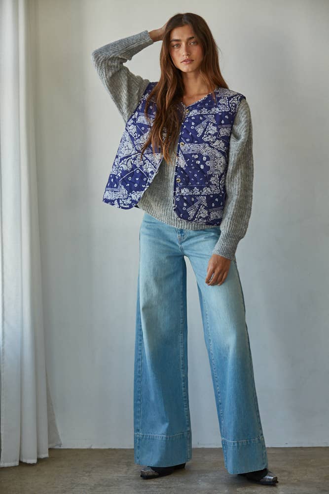 L8657 | Woven Cotton Paisley Print Quilted Padded Vest