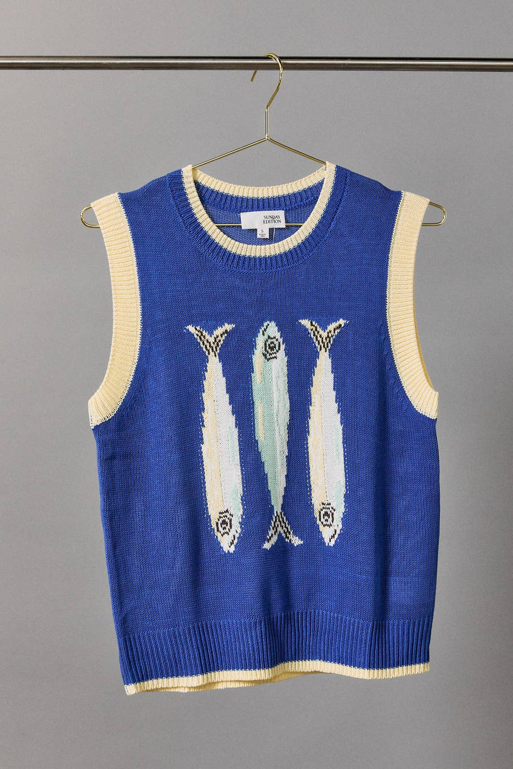 ROUND NECK 'FISH' GRAPHIC SWEATER VEST