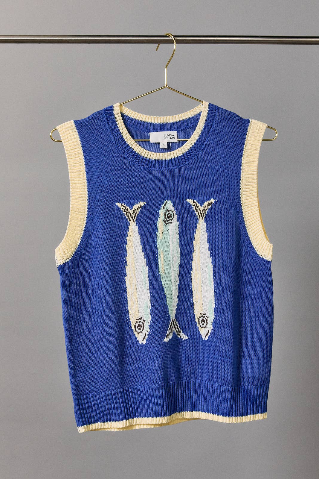 ROUND NECK 'FISH' GRAPHIC SWEATER VEST