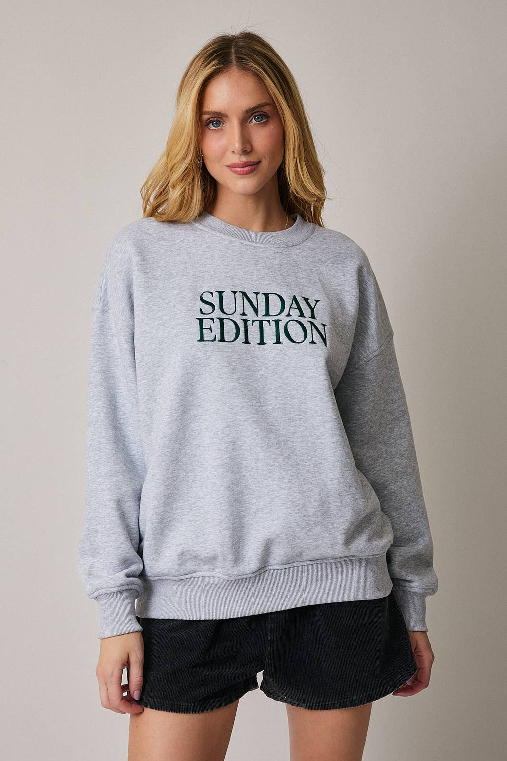 ROUND NECK LONG SLEEVE GRAPHIC FLEECE SWEATSHIRT