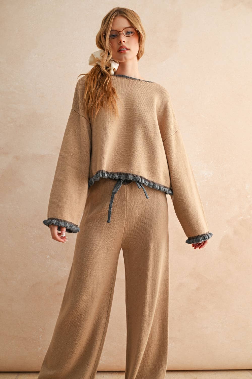 RUFFLED HEM DETAIL KNITTED TOP