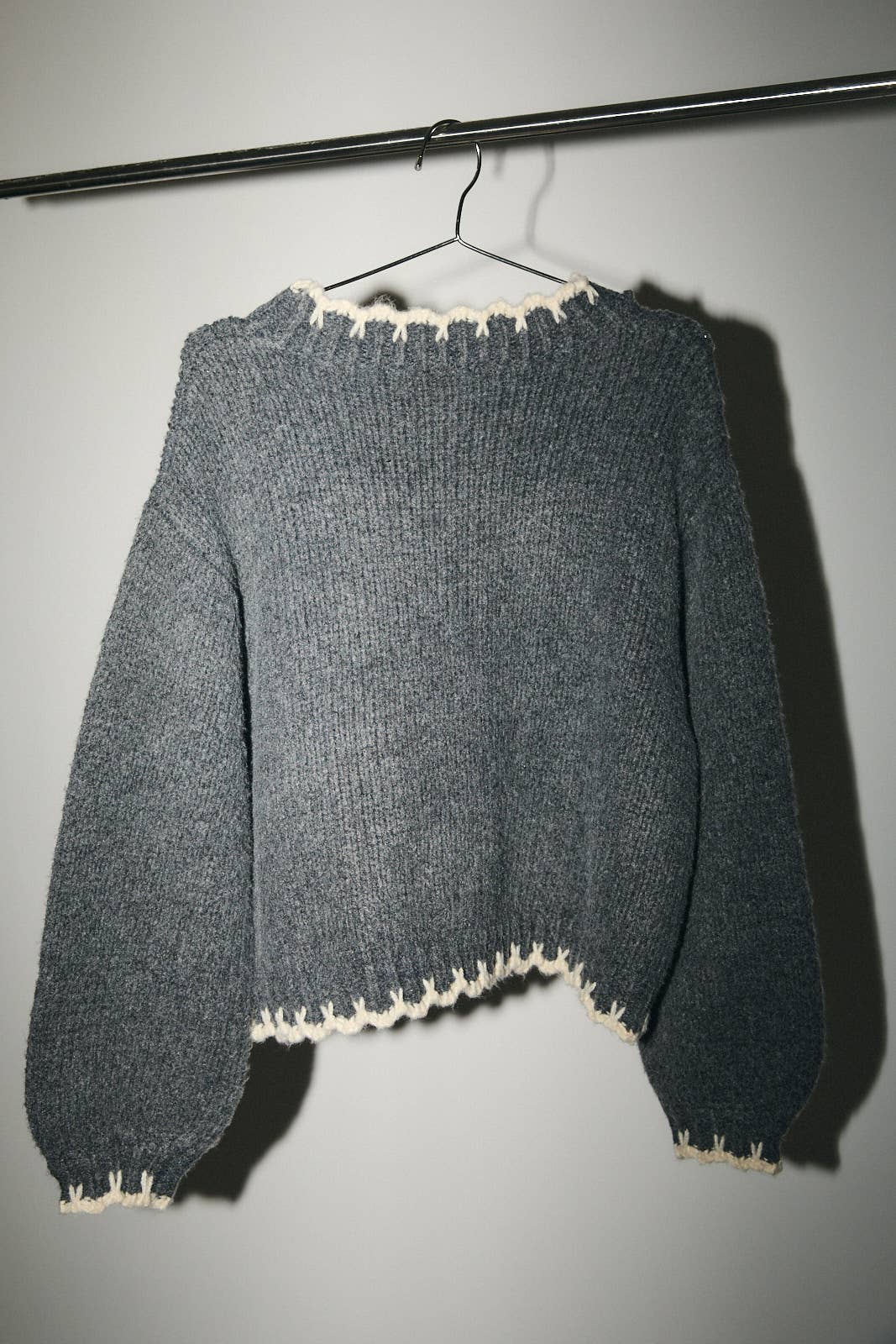 ROUND NECK LONG SLEEVE STITCH DETAIL SWEATER