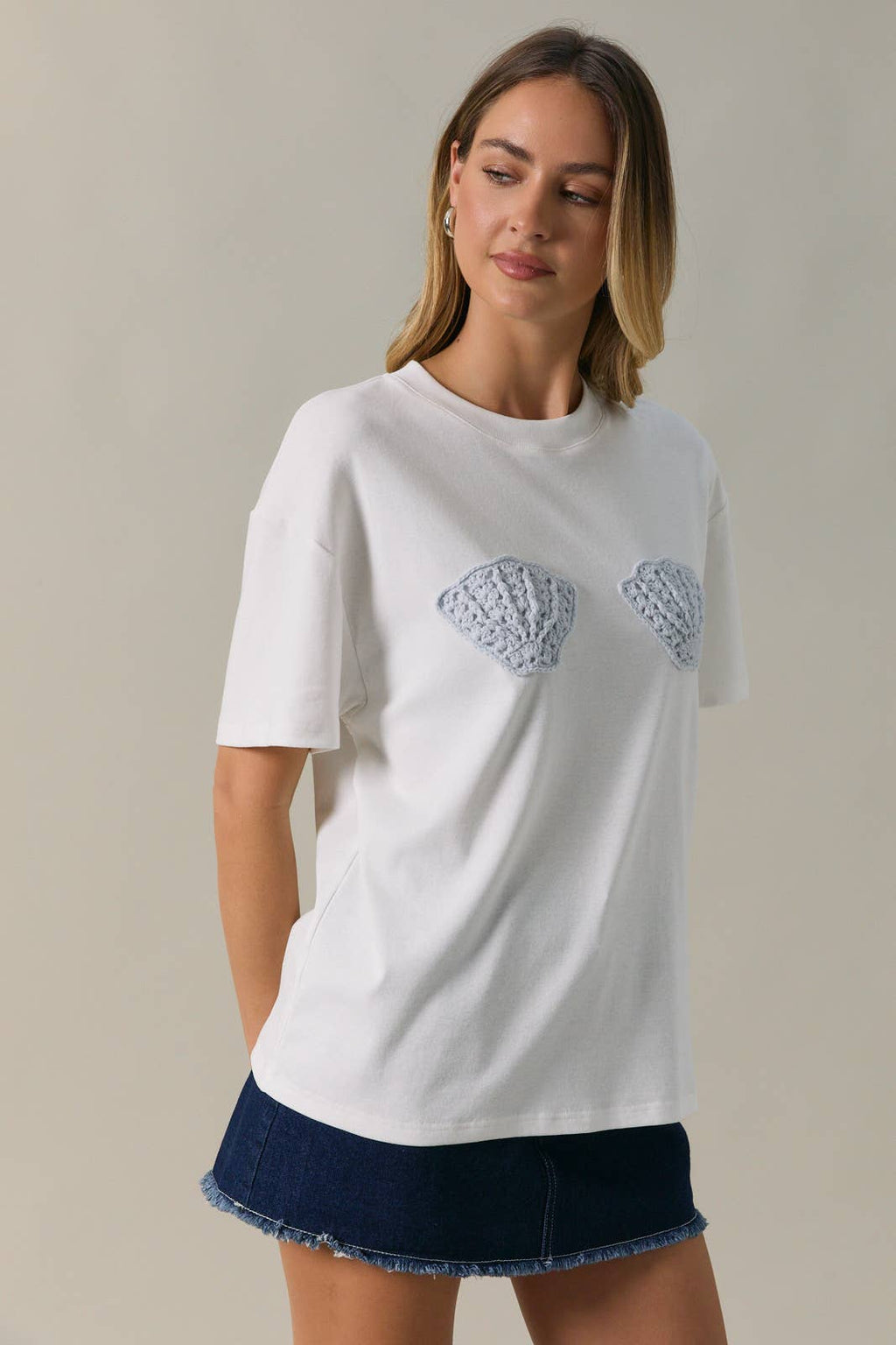ROUND NECK HALF SLEEVE SHELL CROCHET PATCHED T-SHIRT