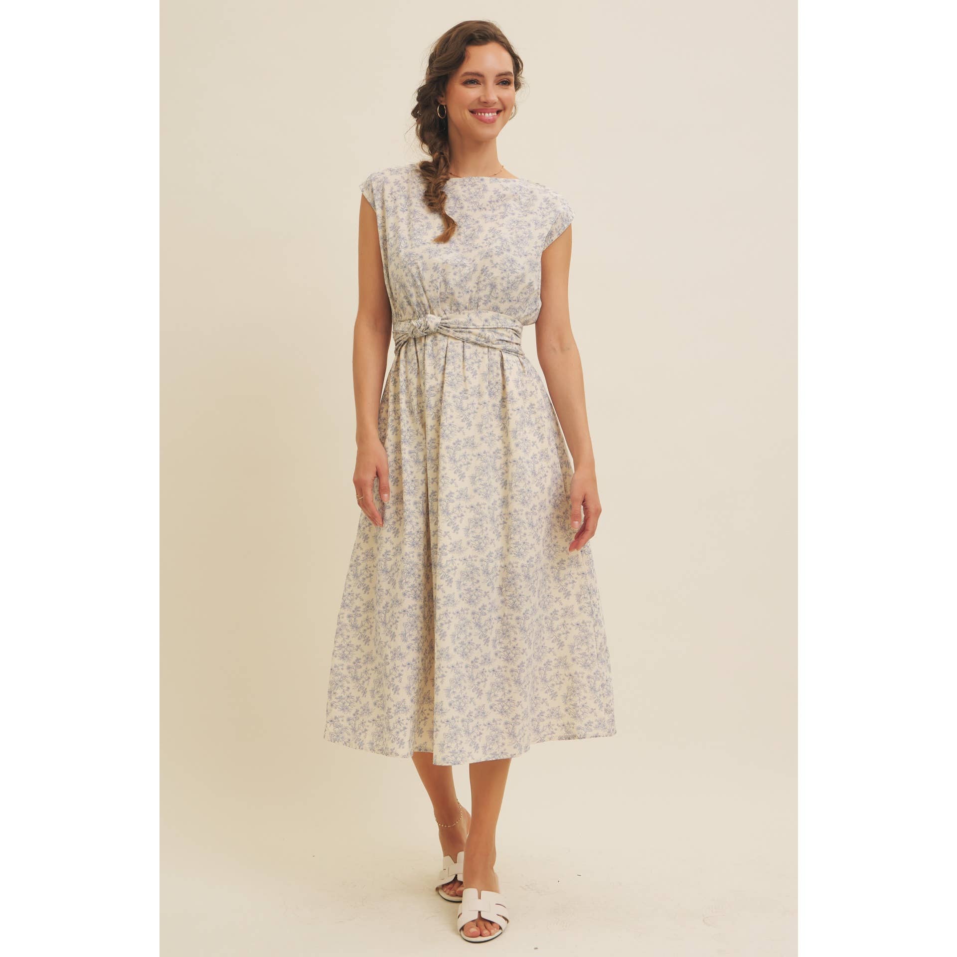 BOAT NECK PLEATED SLEEVELESS FLORAL MIDI DRESS