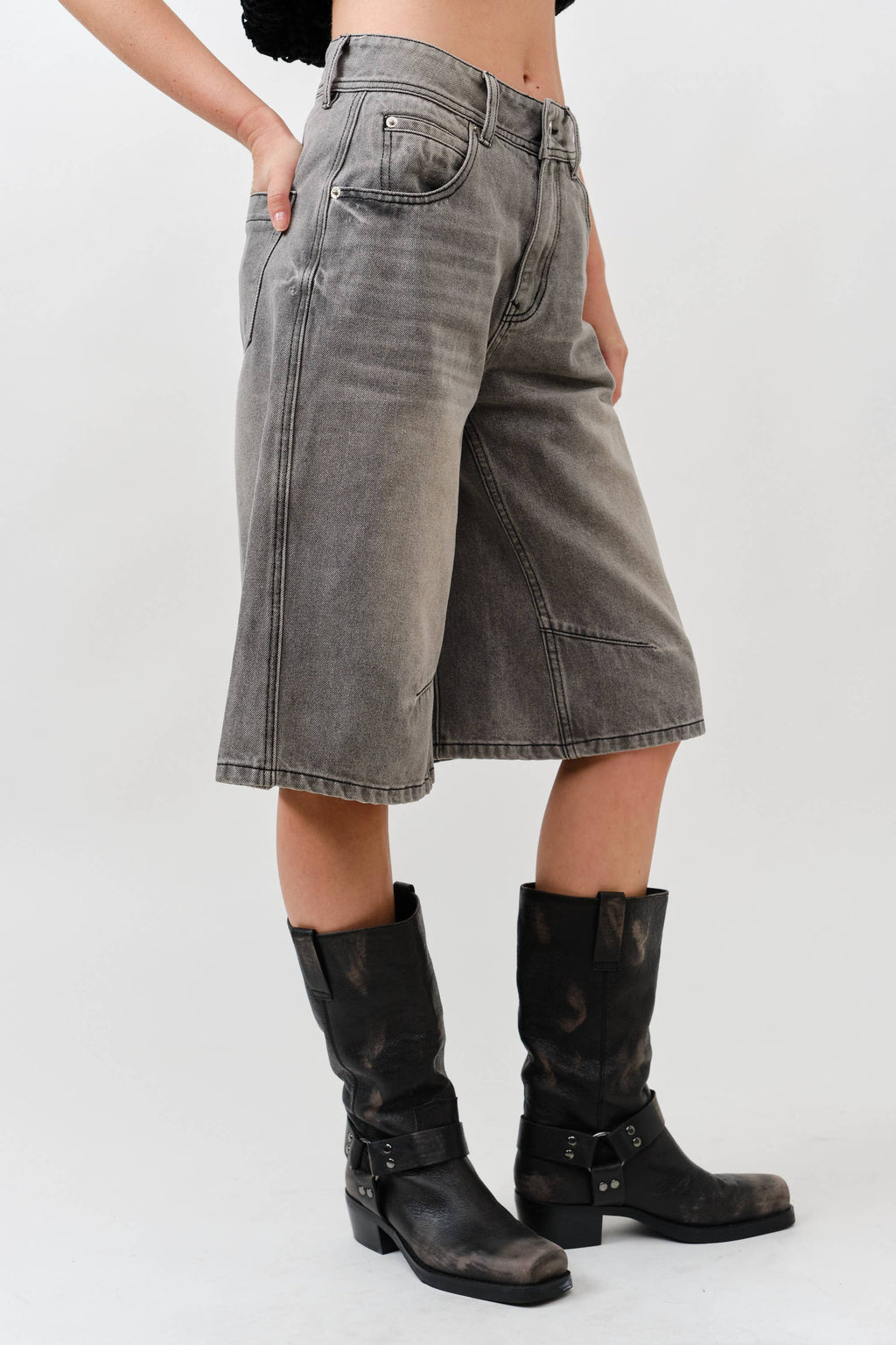 MAP3098 DENIM BERMUDA SHORTS WITH YOKE SEAM