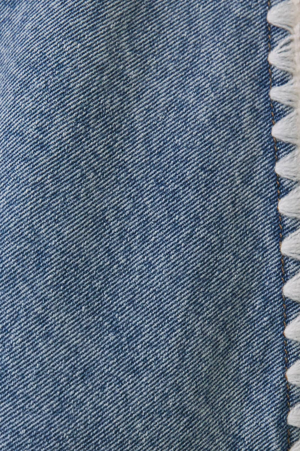 V-NECK SLEEVELESS STITCH DETAIL DENIM ROMPER
