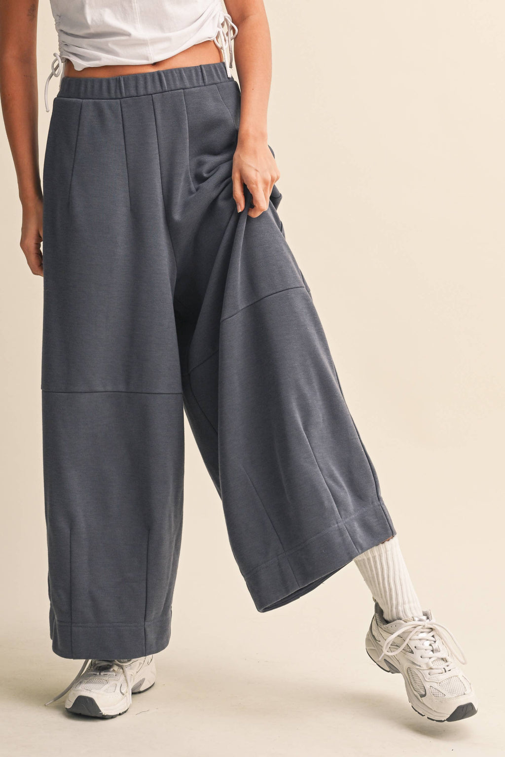 WIDE LEG RELAXED FIT SWEATPANTS WITH SIDE POCKETS