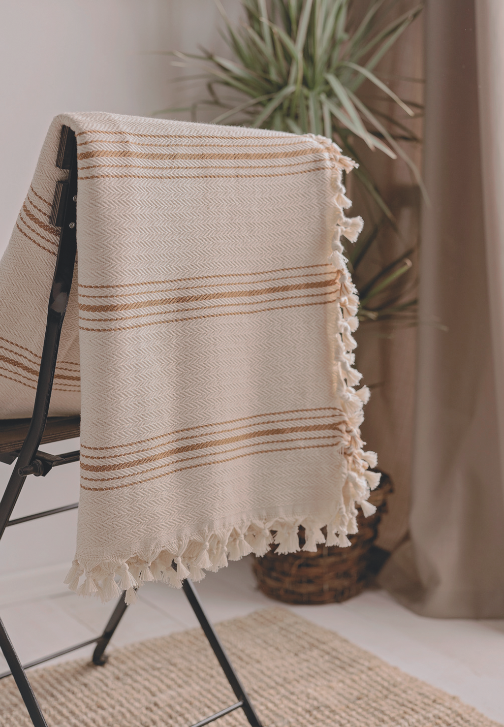Cream Checkered Farmhouse Throw Blanket & Bedspread