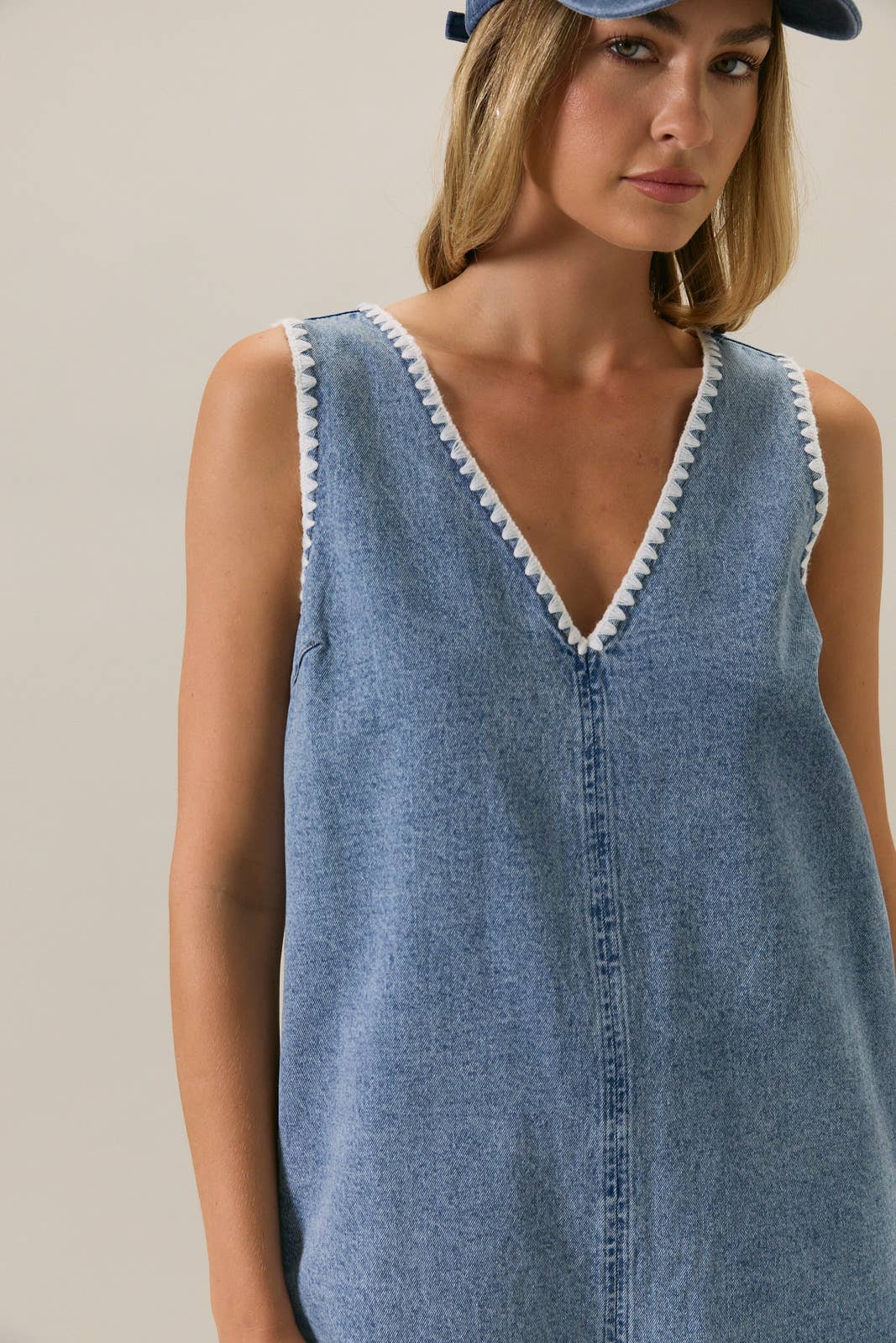 V-NECK SLEEVELESS STITCH DETAIL DENIM ROMPER
