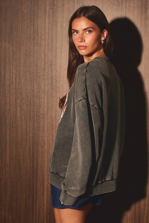 "HORSE" GRAPHIC LONG SLEEVE SWEATSHIRT