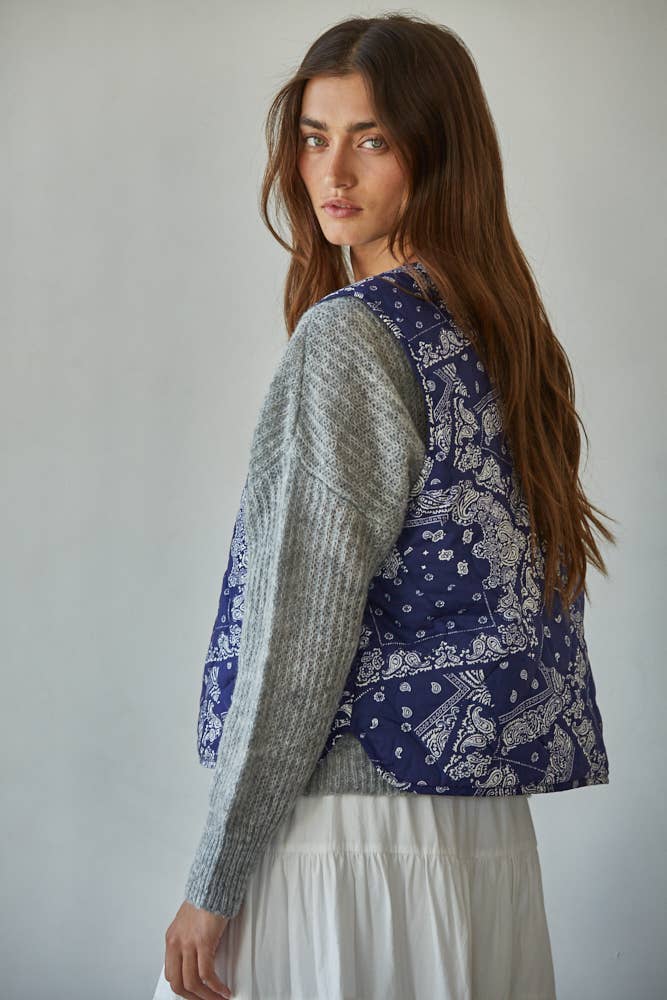 L8657 | Woven Cotton Paisley Print Quilted Padded Vest