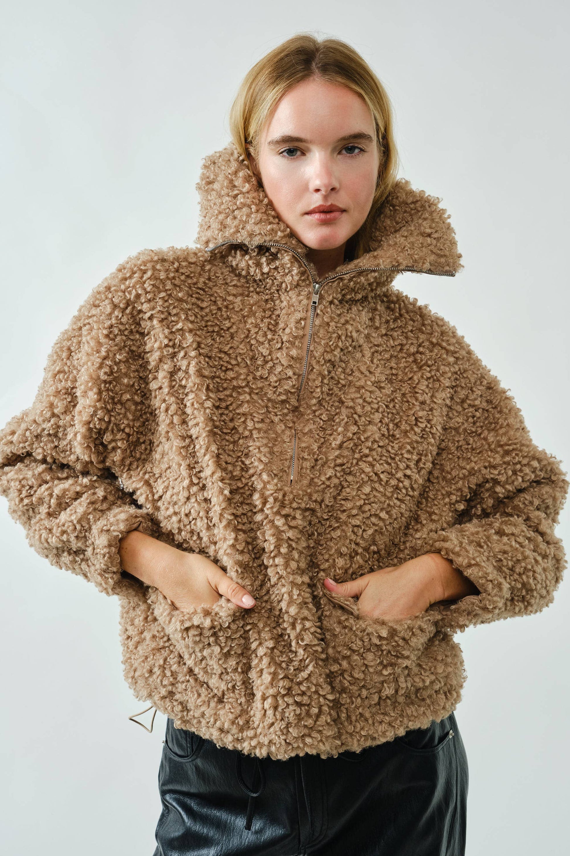 HOLIDAY OVERSIZED TEDDY HALF ZIP UP WITH POCKET