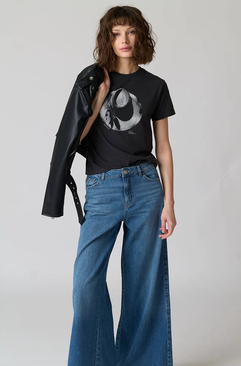 HANG YOUR HAT MUSHIE TEE