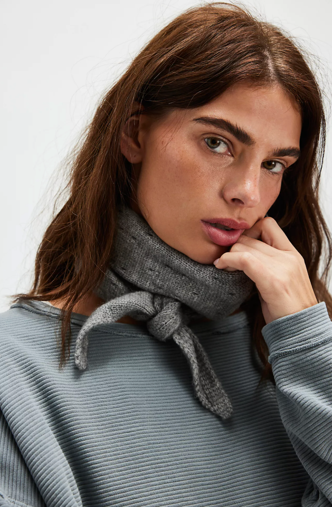 ESSENTIAL TRIANGLE SCARF FREE PEOPLE